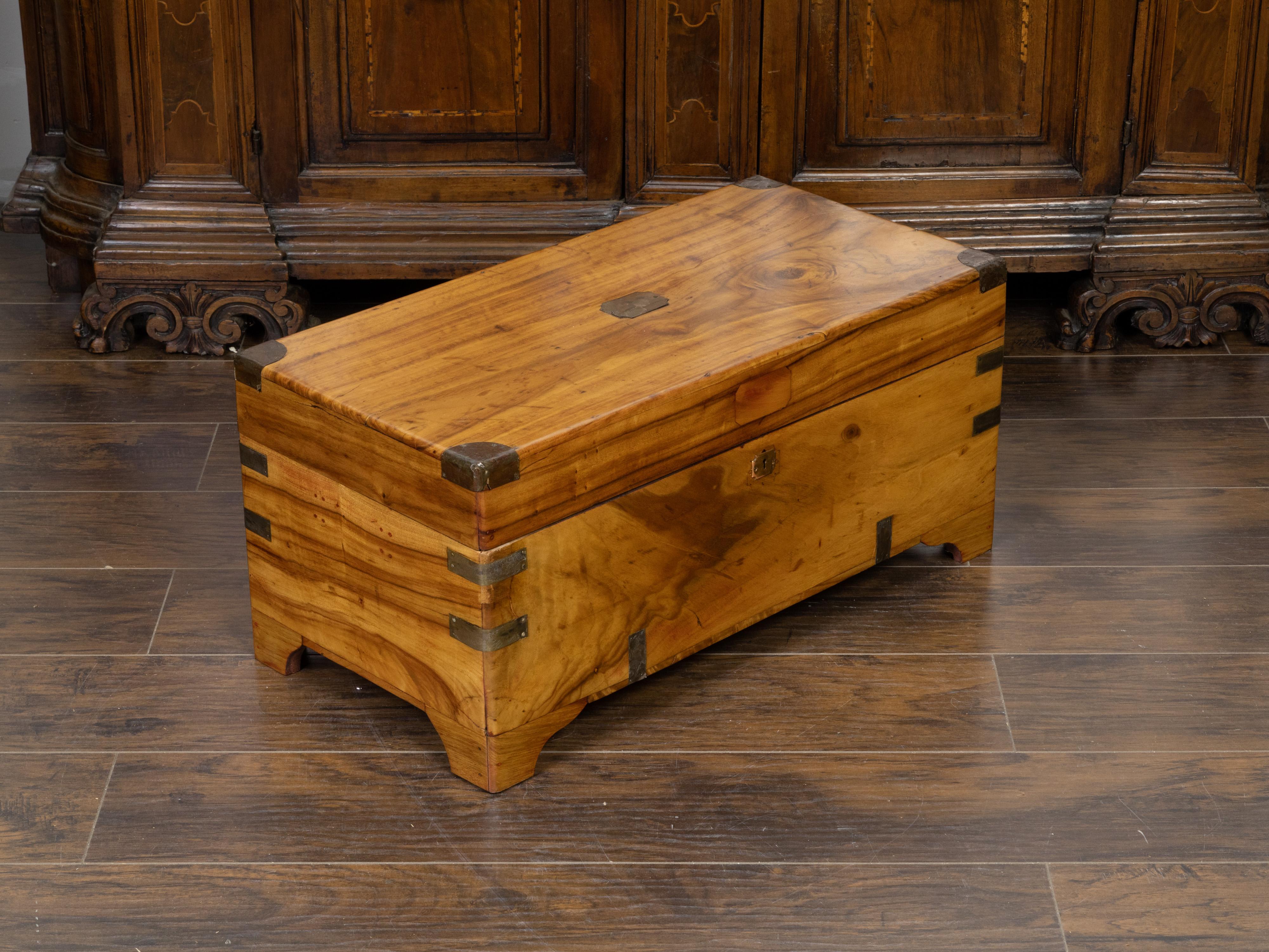 English 1890s Camphor Wood Small Trunk with Brass Accents and Bracket Feet In Good Condition For Sale In Atlanta, GA