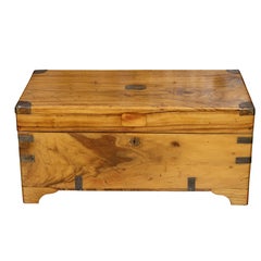 English 1890s Camphor Wood Small Trunk with Brass Accents and Bracket Feet