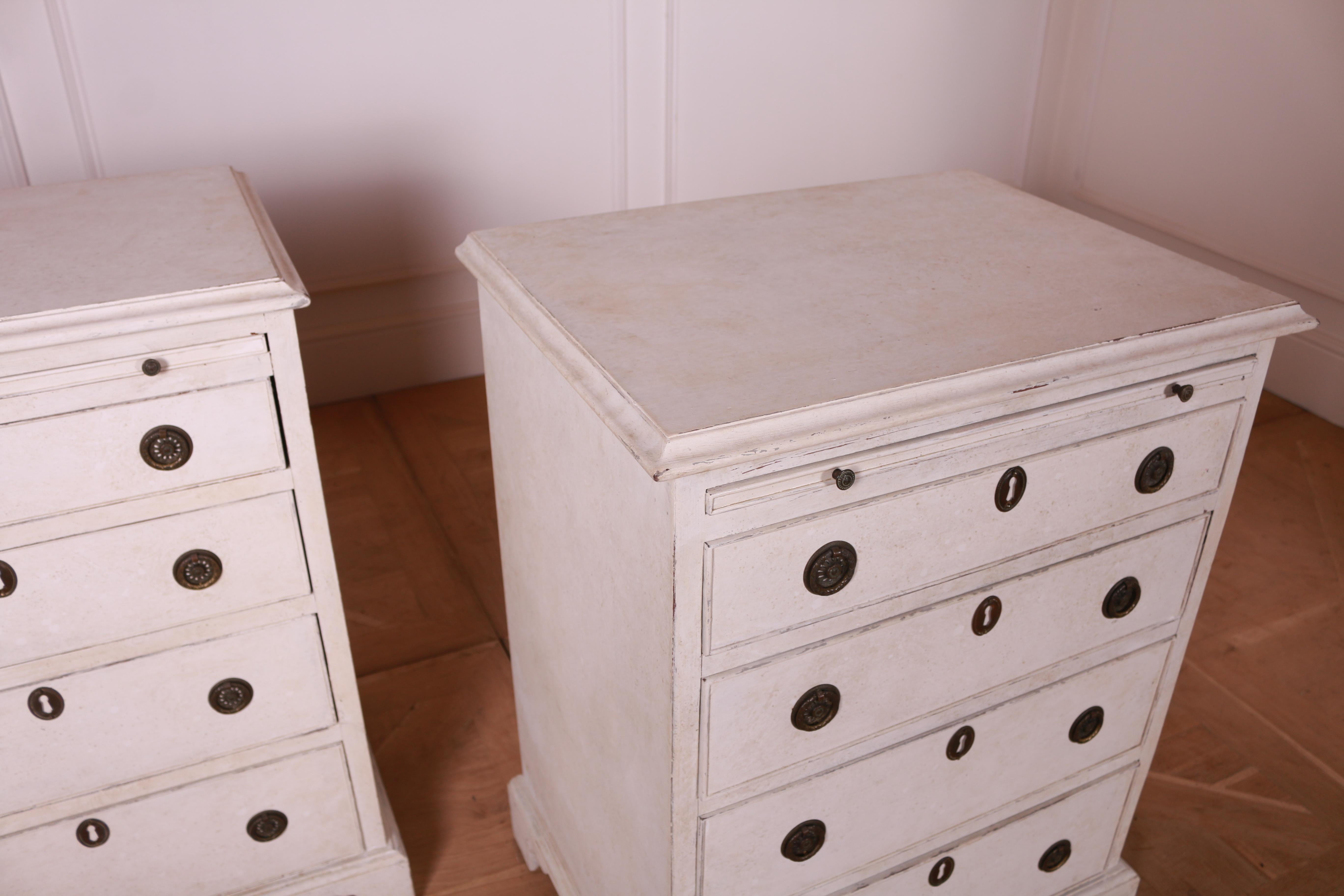 English 1890s Off White Pine Commodes with Four Graduating Drawers and Pull-Outs In Good Condition In Atlanta, GA