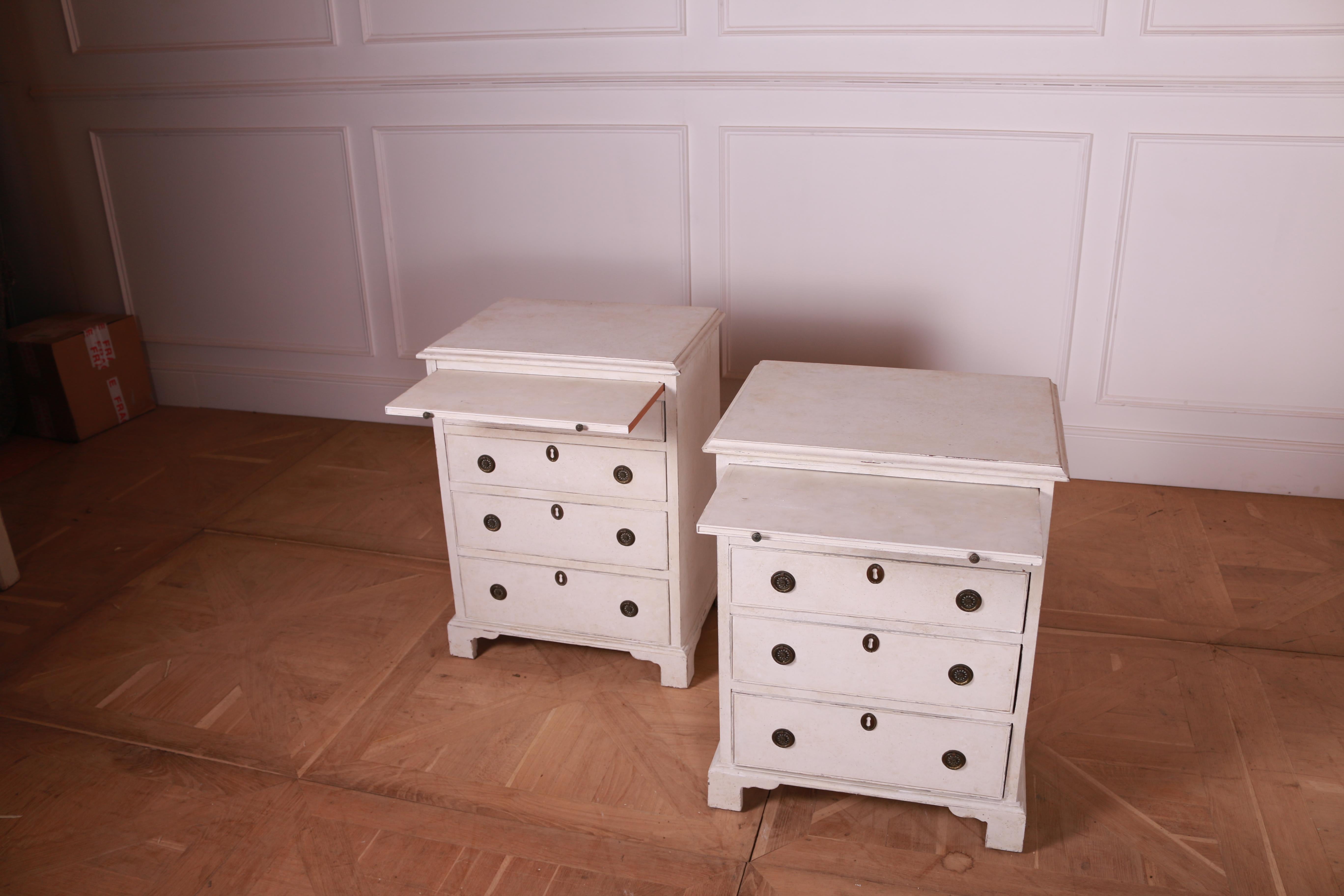 19th Century English 1890s Off White Pine Commodes with Four Graduating Drawers and Pull-Outs