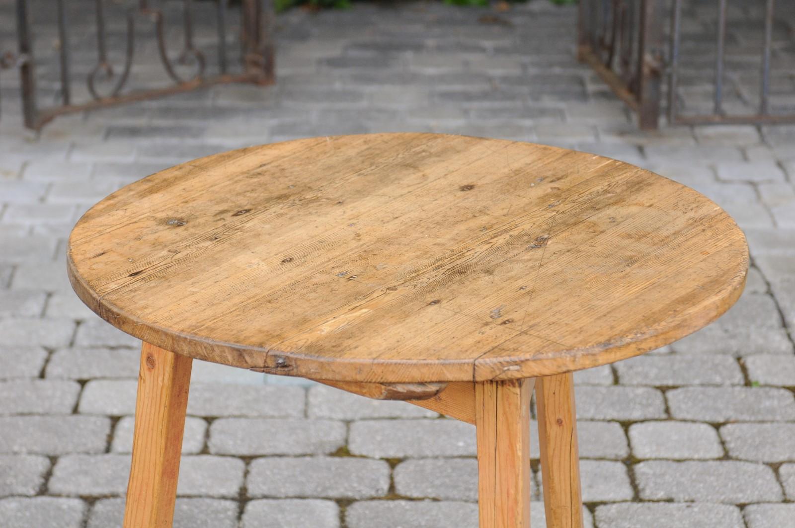English 1890s Pine Cricket Table with Circular Top and Triangular Stretcher 7