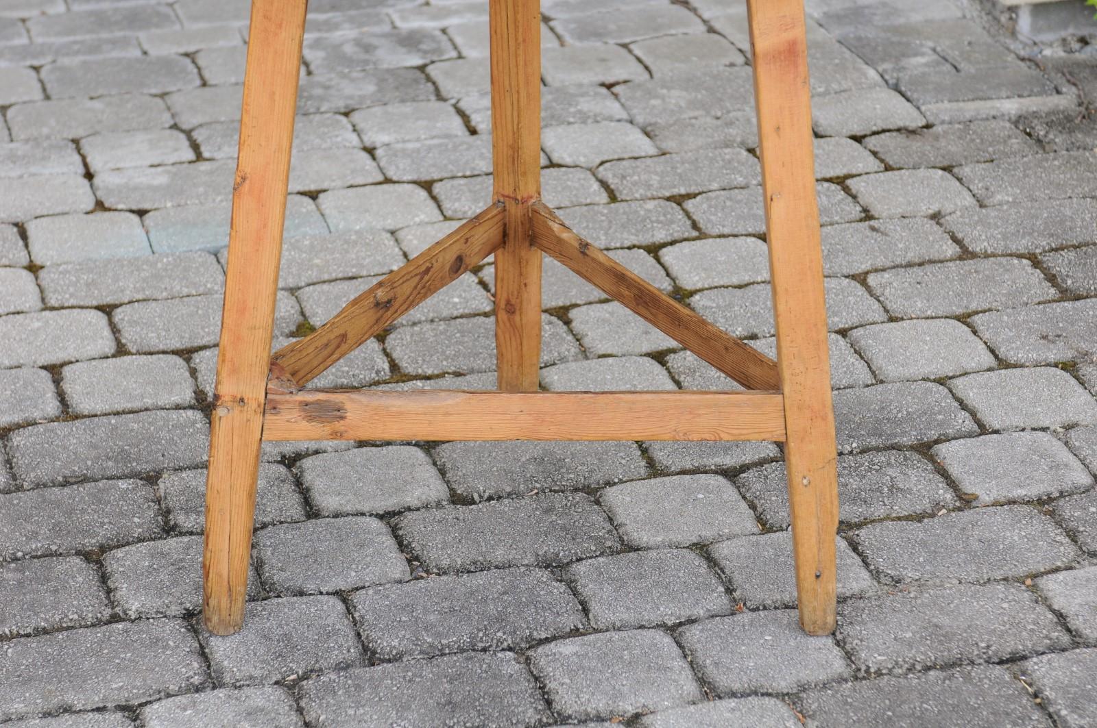 English 1890s Pine Cricket Table with Circular Top and Triangular Stretcher 2