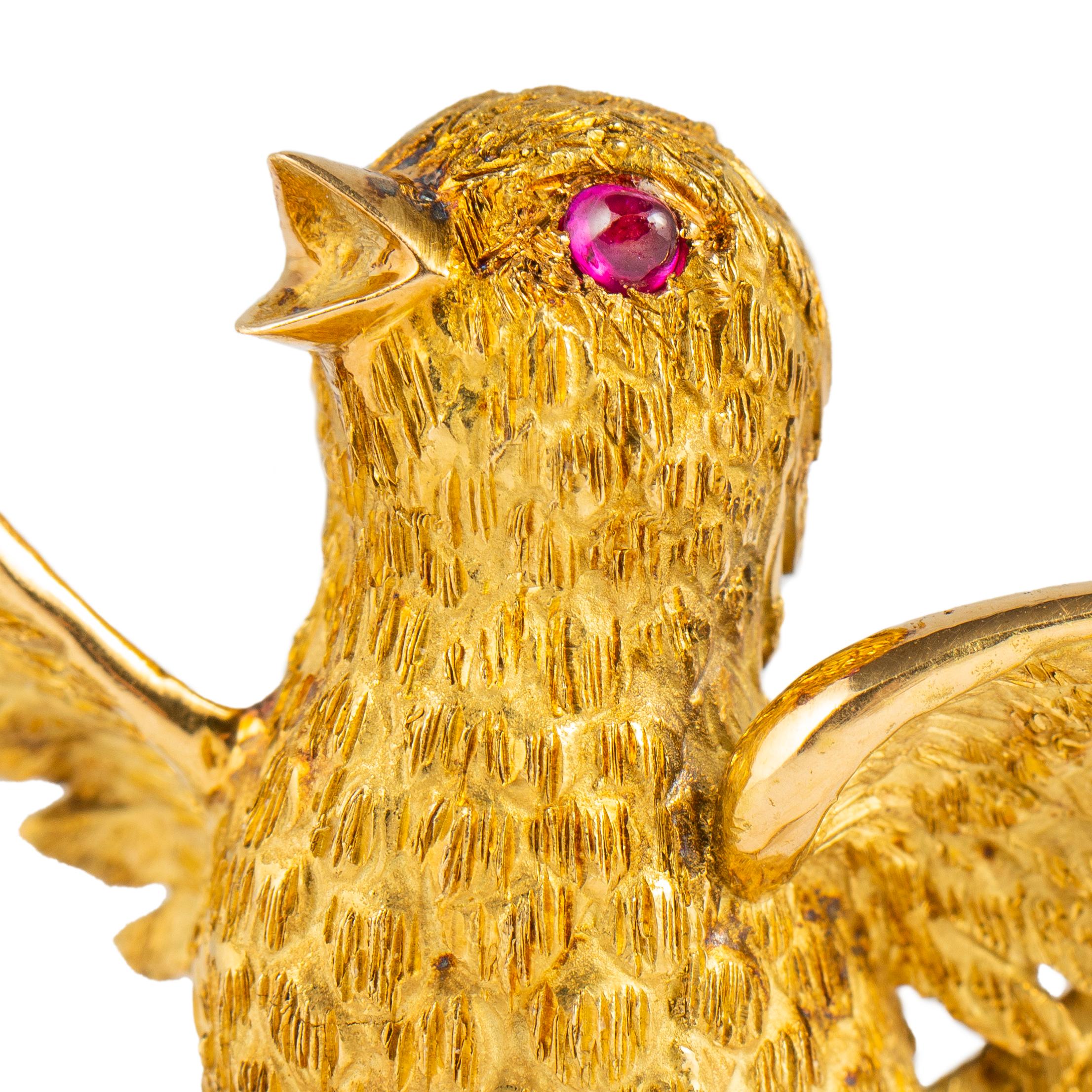 English 18k Gold Chirping Chick Brooch, Garrard & Company, 1970s In Good Condition For Sale In St. Catharines, ON