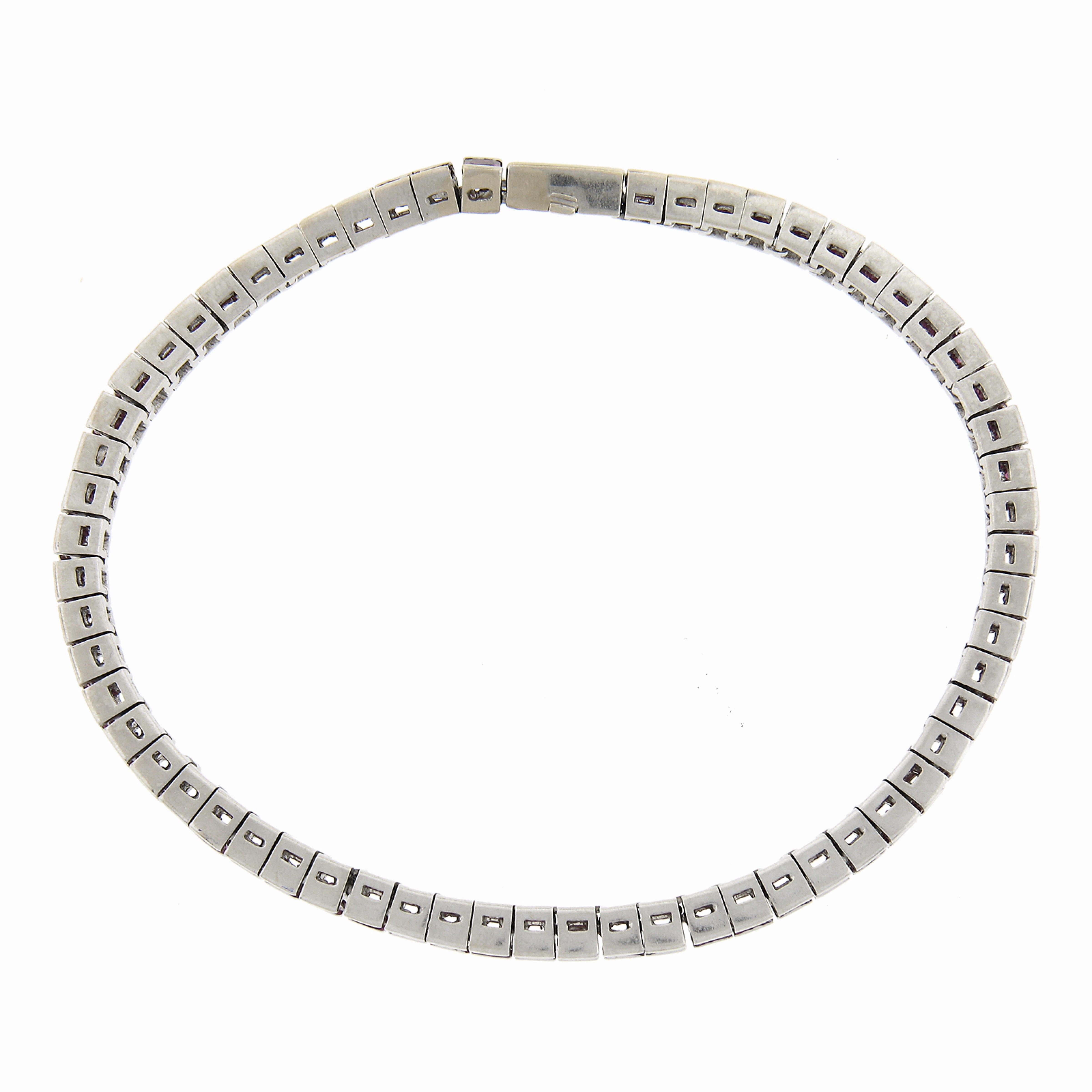 Englisches 18 Karat Weißgold 5,12 Karat Gia Quadratisches Burma-Rubin-Tennisarmband im Angebot 4