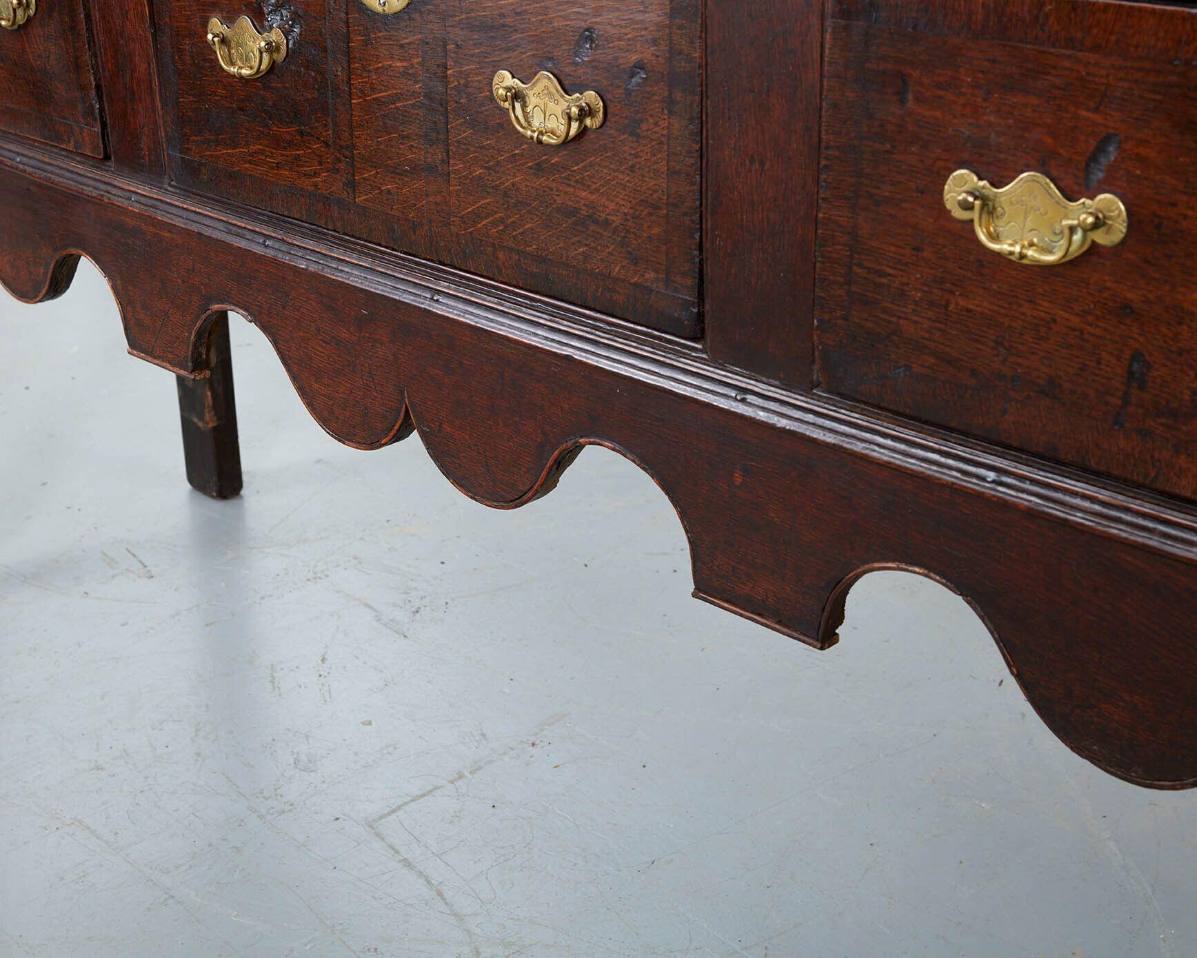 English 18th C. Dresser Base with Scalloped Apron In Good Condition For Sale In Greenwich, CT
