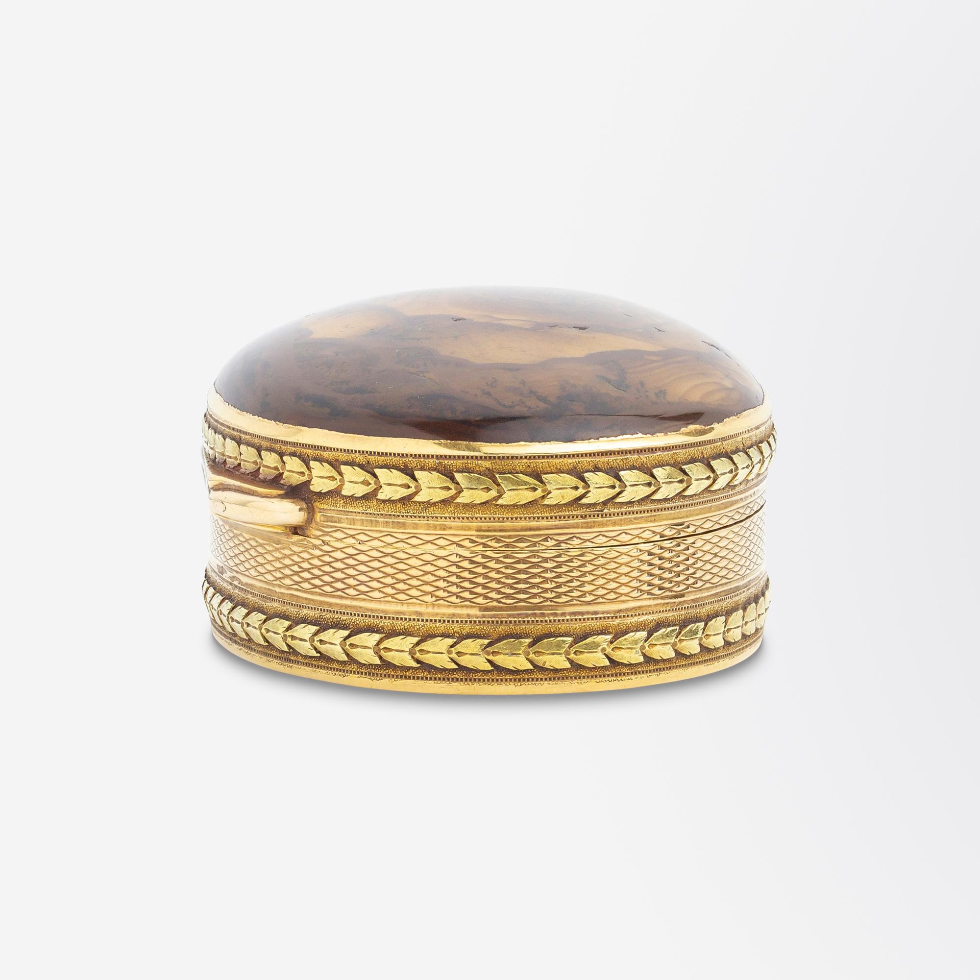 Cabochon English, 18th Century, 18 Karat Gold & 'Petrified Wood Agate' Snuff Box