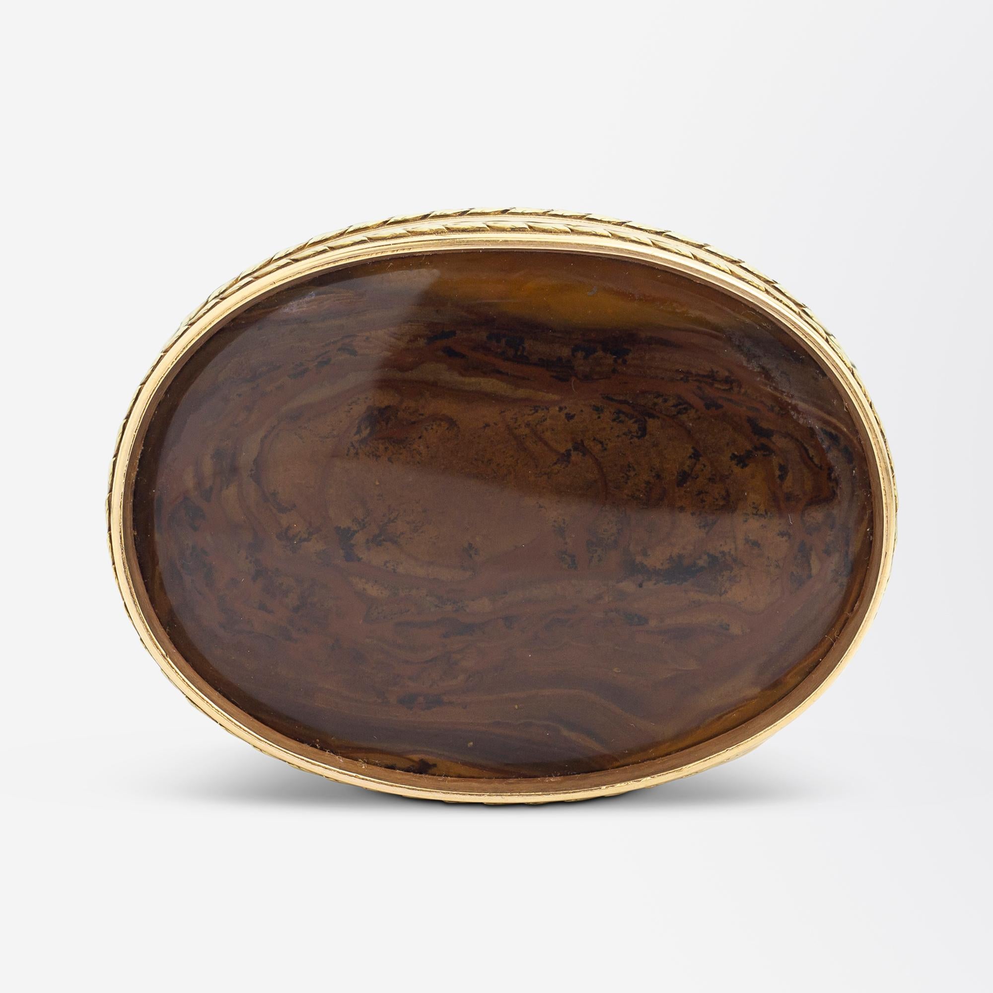 English, 18th Century, 18 Karat Gold & 'Petrified Wood Agate' Snuff Box In Good Condition In Brisbane City, QLD