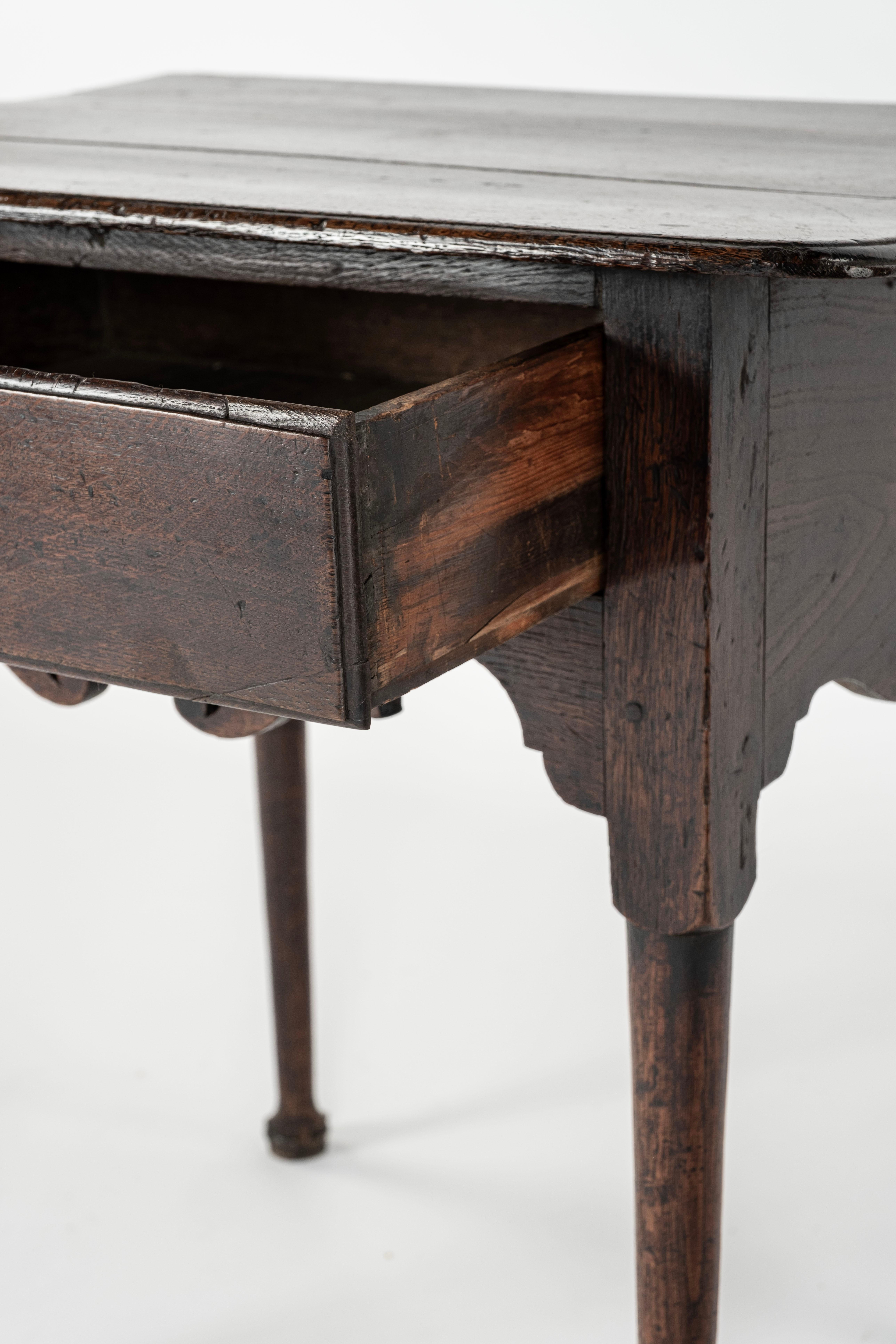 Table basse en chêne ancien du XVIIIe siècle en vente 4