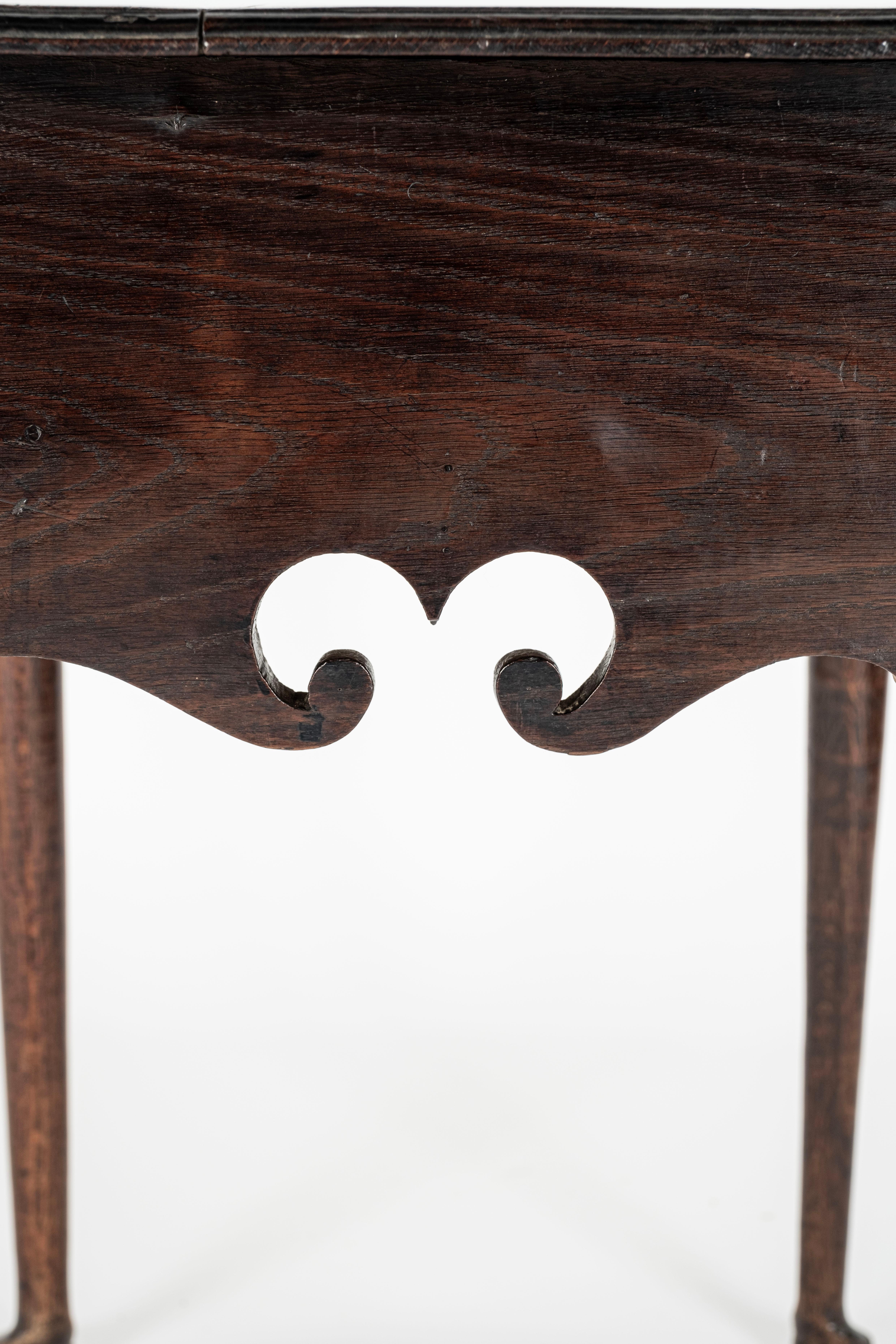 Table basse en chêne ancien du XVIIIe siècle en vente 5
