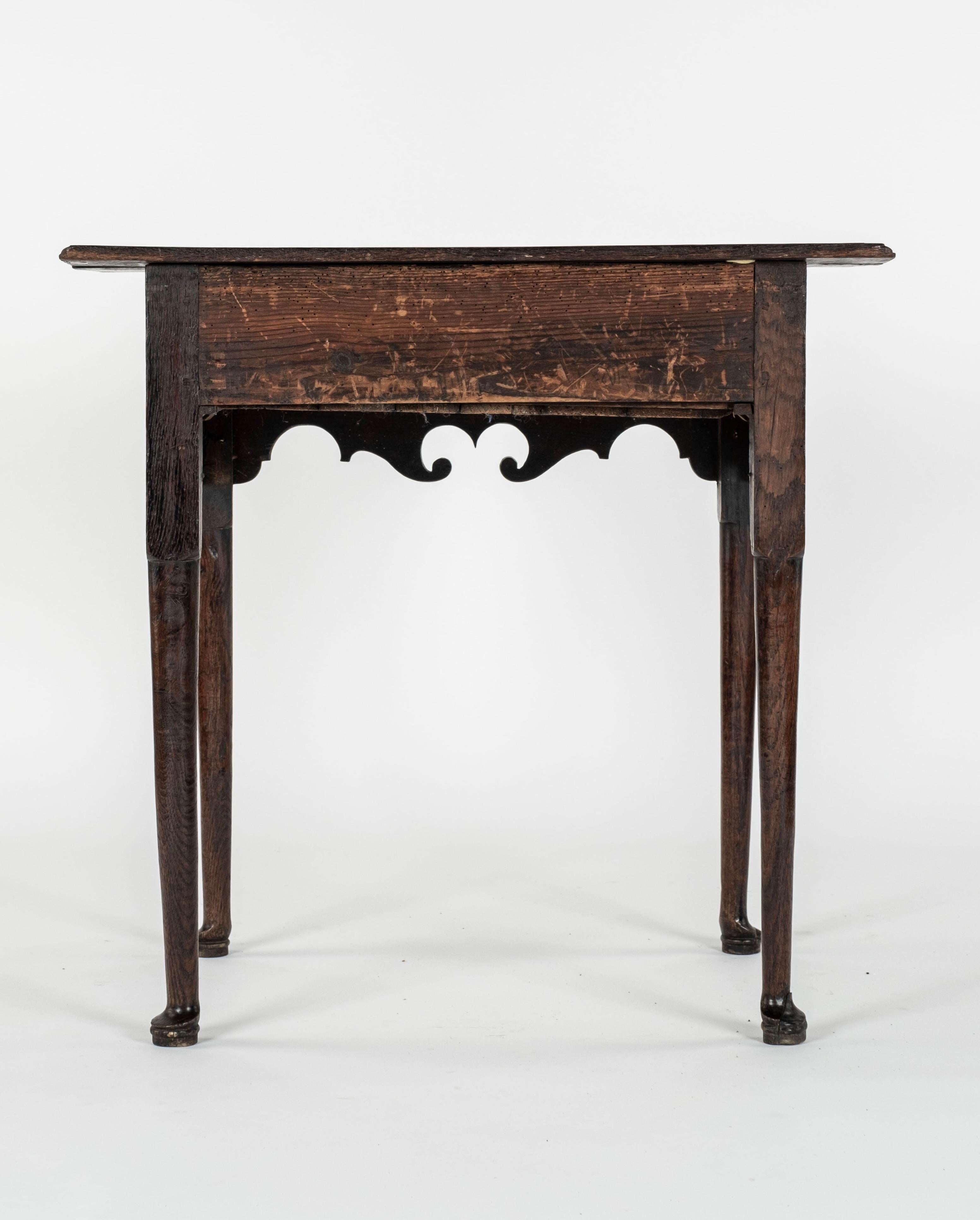 Chêne Table basse en chêne ancien du XVIIIe siècle en vente