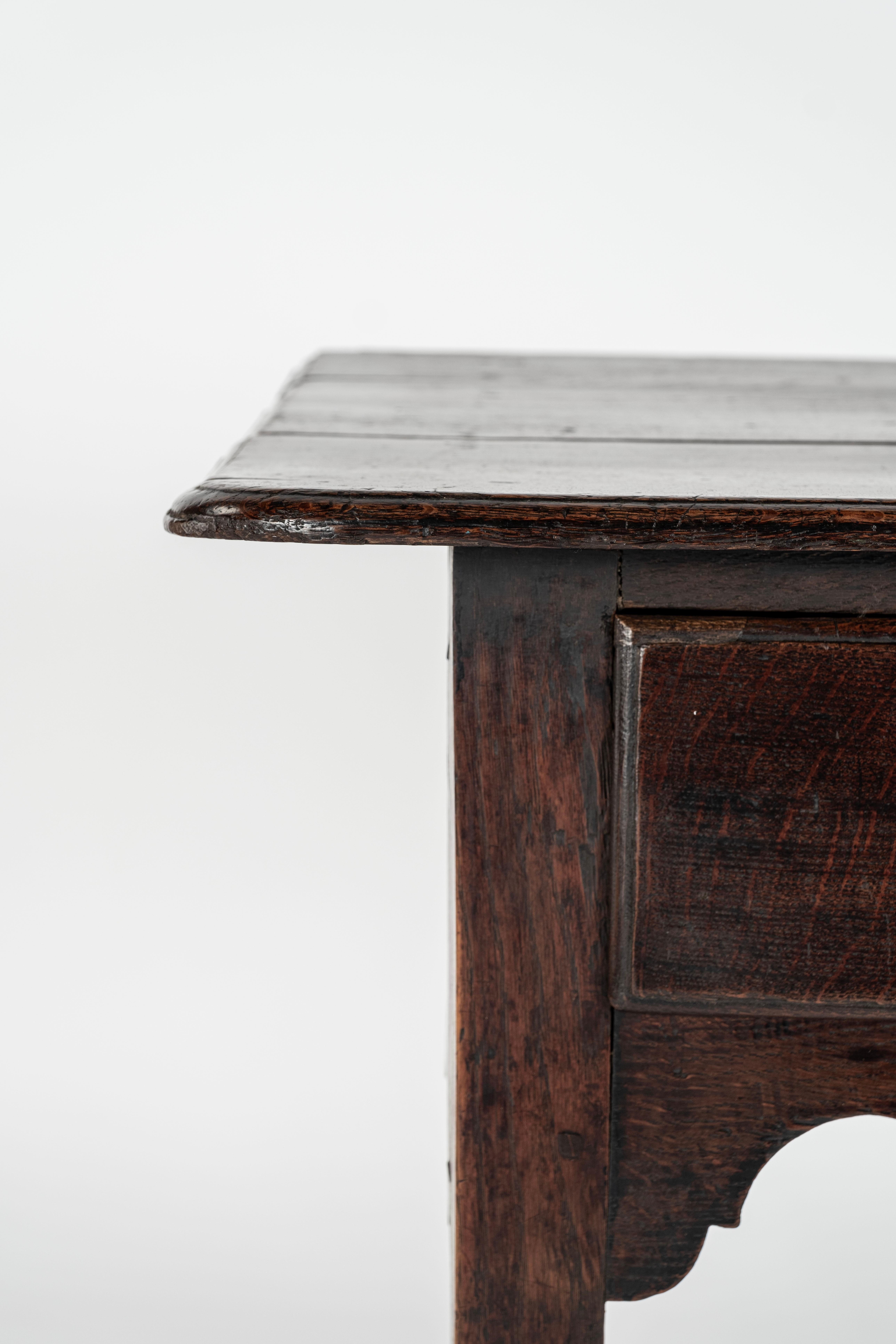 Table basse en chêne ancien du XVIIIe siècle en vente 2