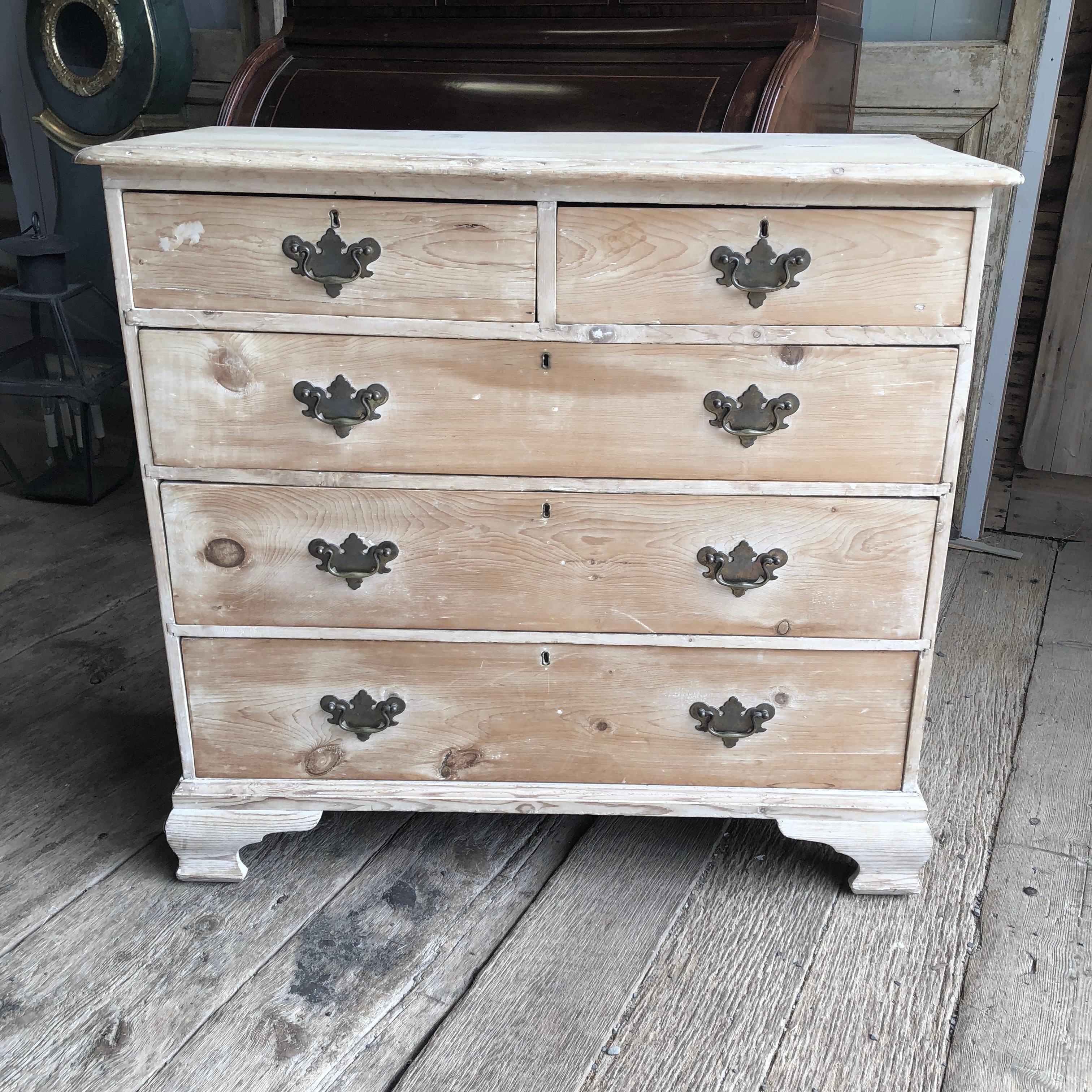 English 18th Century Bleached Pine Chest of Drawers In Good Condition In Doylestown, PA