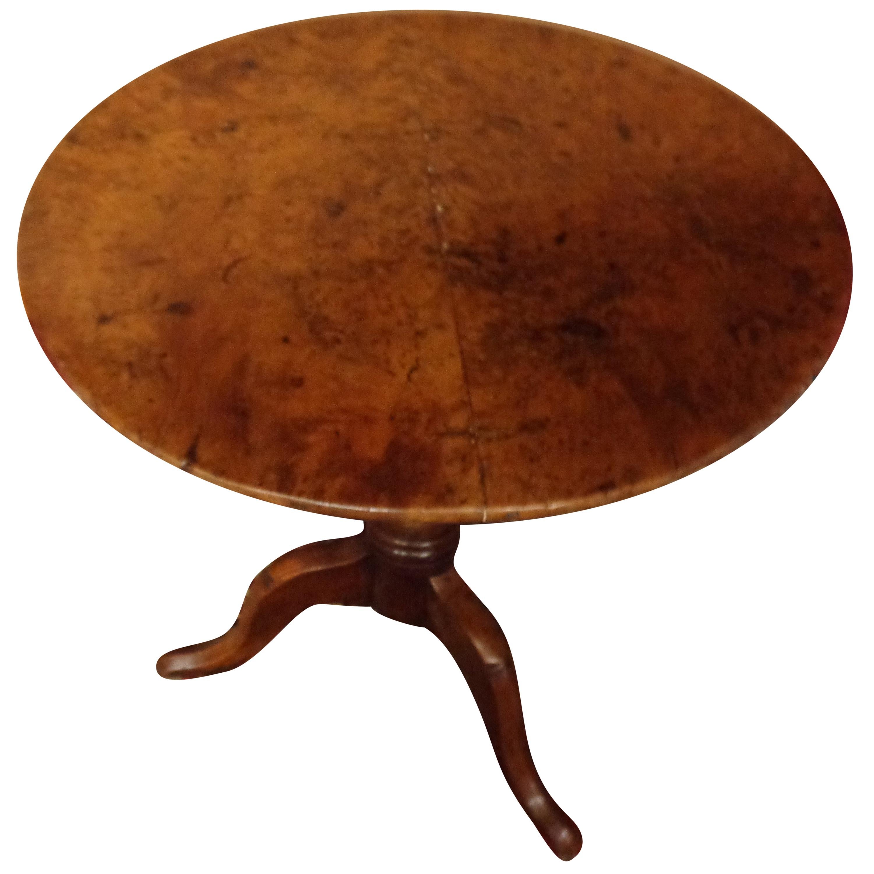 English 18th Century Burled Yew Wood Tripod Pedestal Table, circa 1780 For Sale