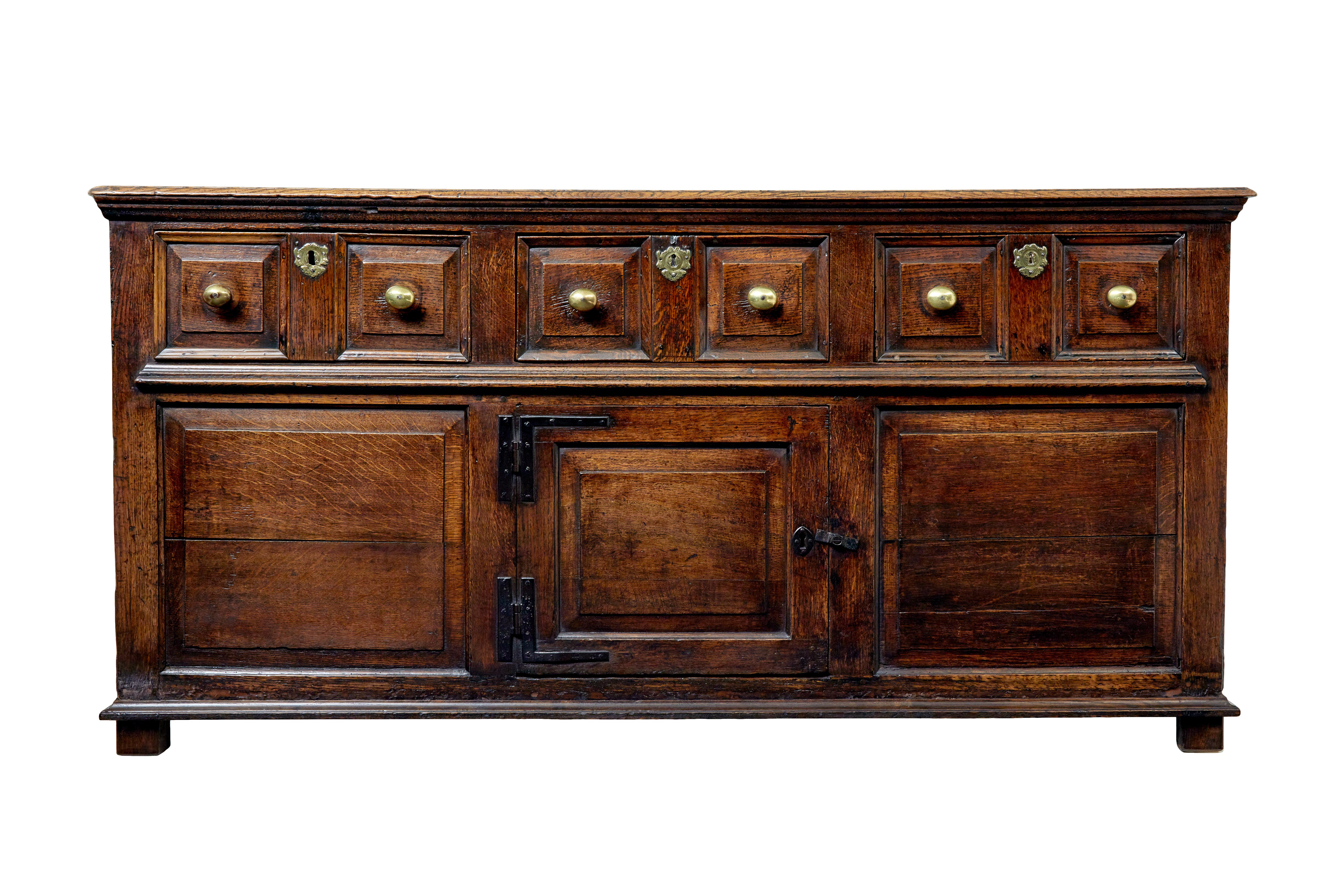 Georgiano Comò inglese in rovere intagliato del XVIII secolo in vendita