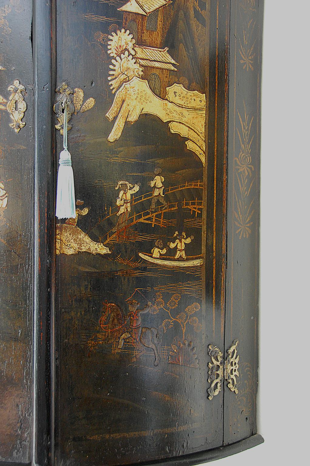Hand-Painted English 18th Century Chinoiserie Decorated Hanging Corner Cupboard