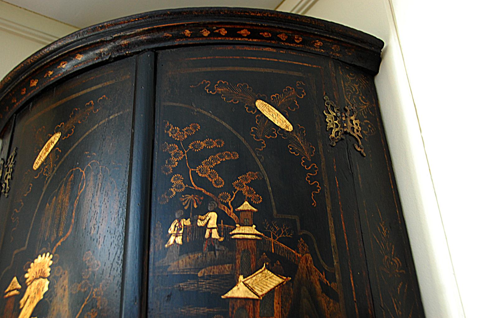 English 18th Century Chinoiserie Decorated Hanging Corner Cupboard In Good Condition In Wells, ME