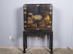 Armadietto inglese del 18° secolo con scamosciatura Chinoiserie su supporto del 19° secolo