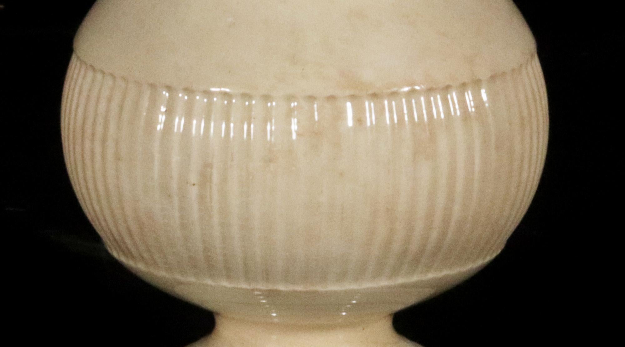 Englisch 18. Jahrhundert Creamware Pounce Shaker oder Zuckerstreuer im Zustand „Gut“ im Angebot in Downingtown, PA