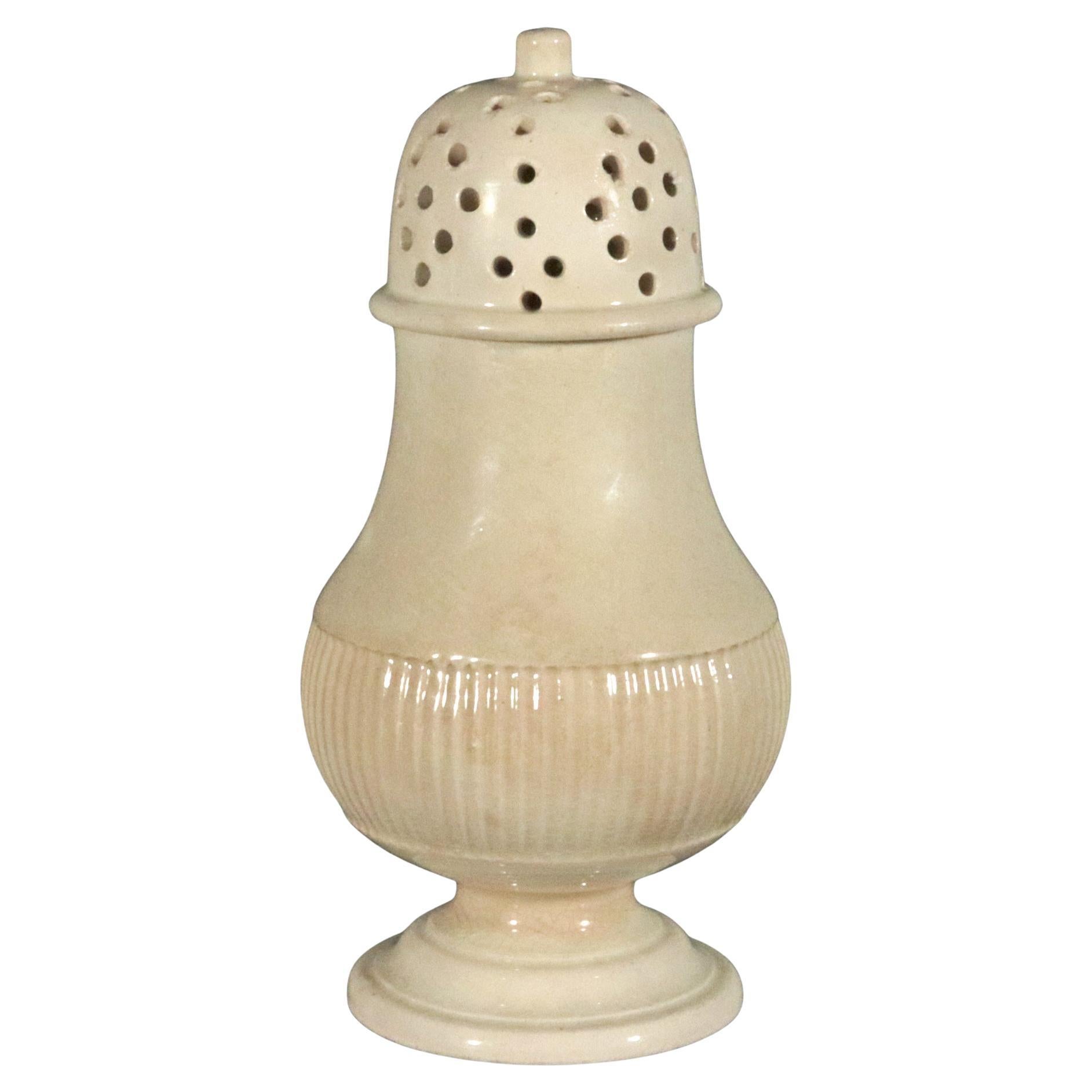 Shakers ou roulettes à sucre en Creamware anglais du 18e siècle