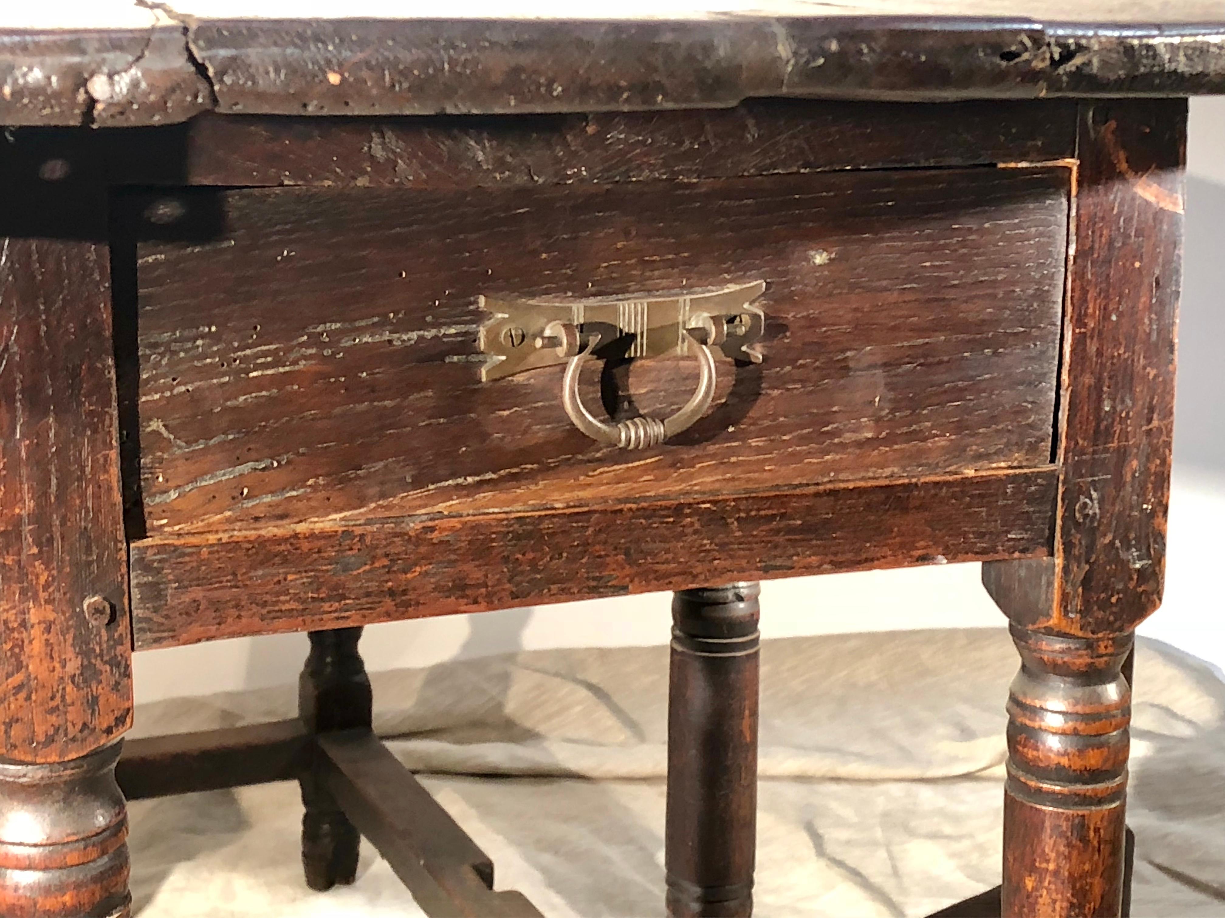 English 18th Century Drop-Leaf Table in Oak 4