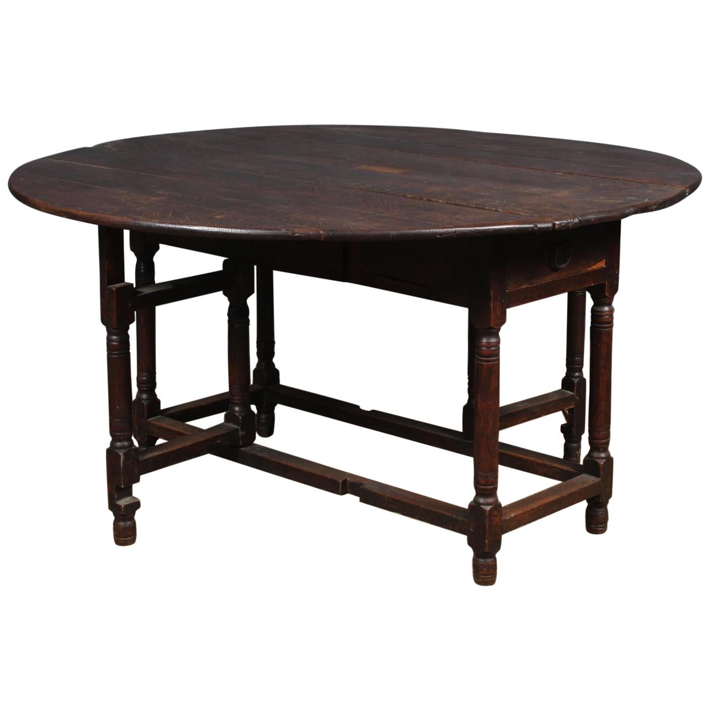 English 18th Century Drop-Leaf Table in Oak