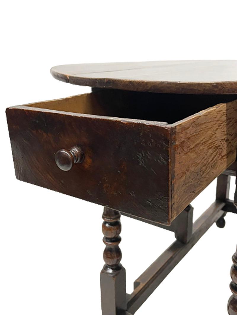 18th Century and Earlier English 18th Century Gateleg Table For Sale