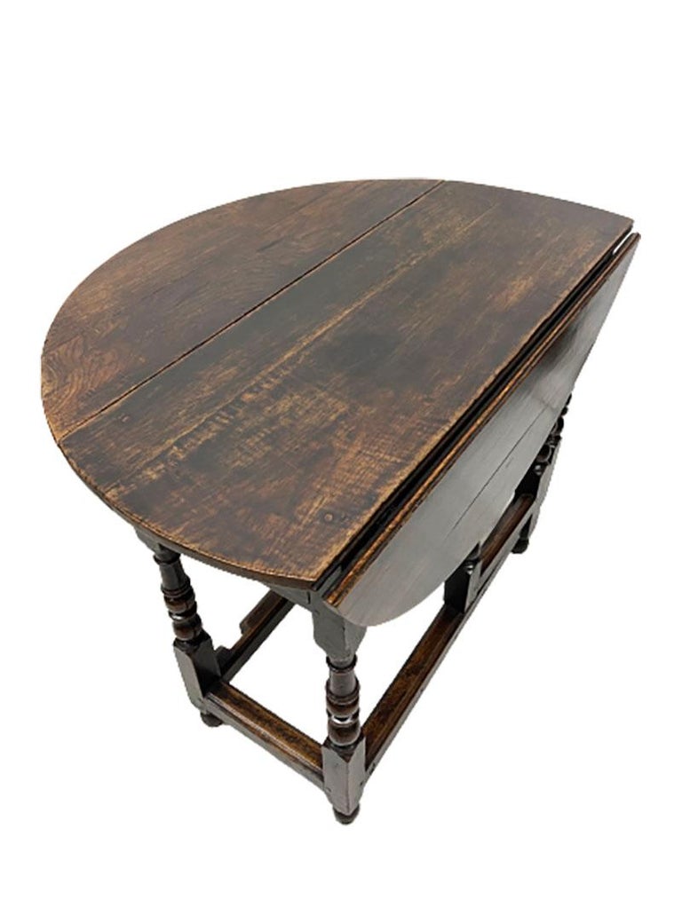 English 18th Century Gateleg Table For Sale at 1stDibs