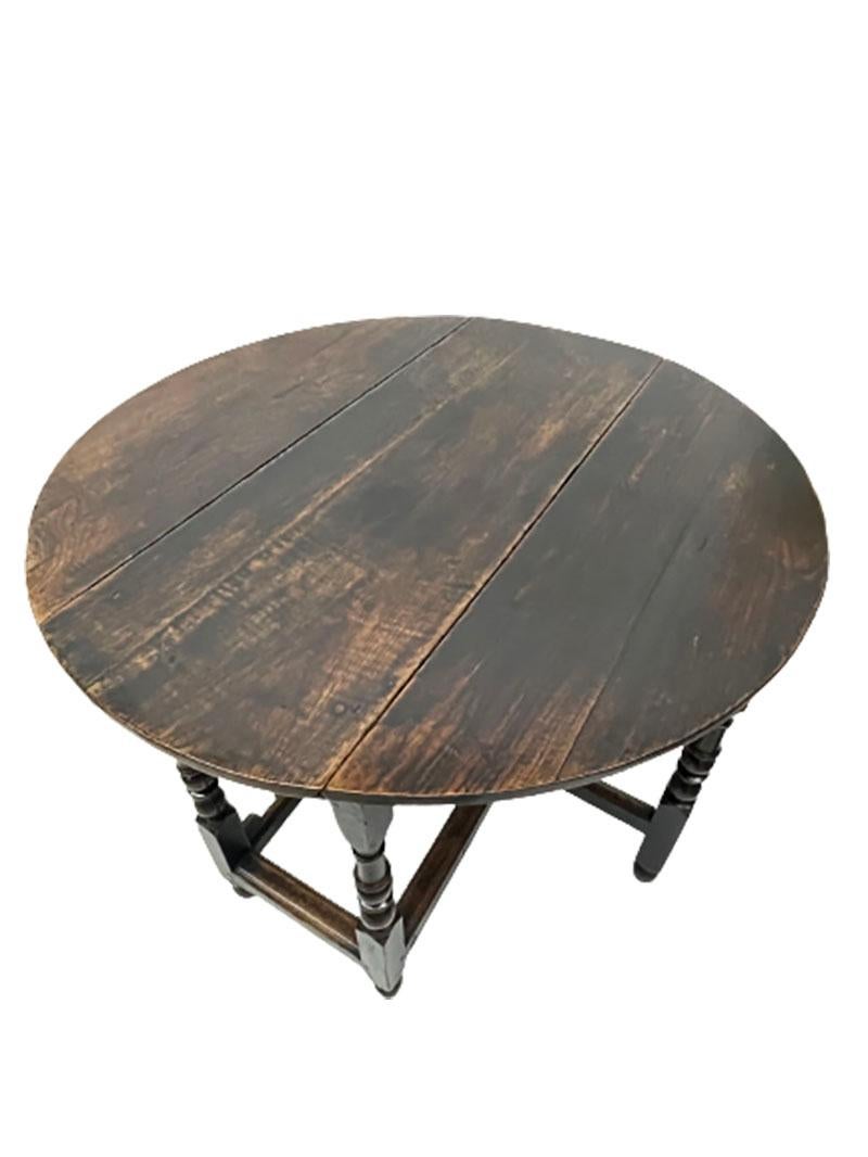 English 18th Century Gateleg Table For Sale 2