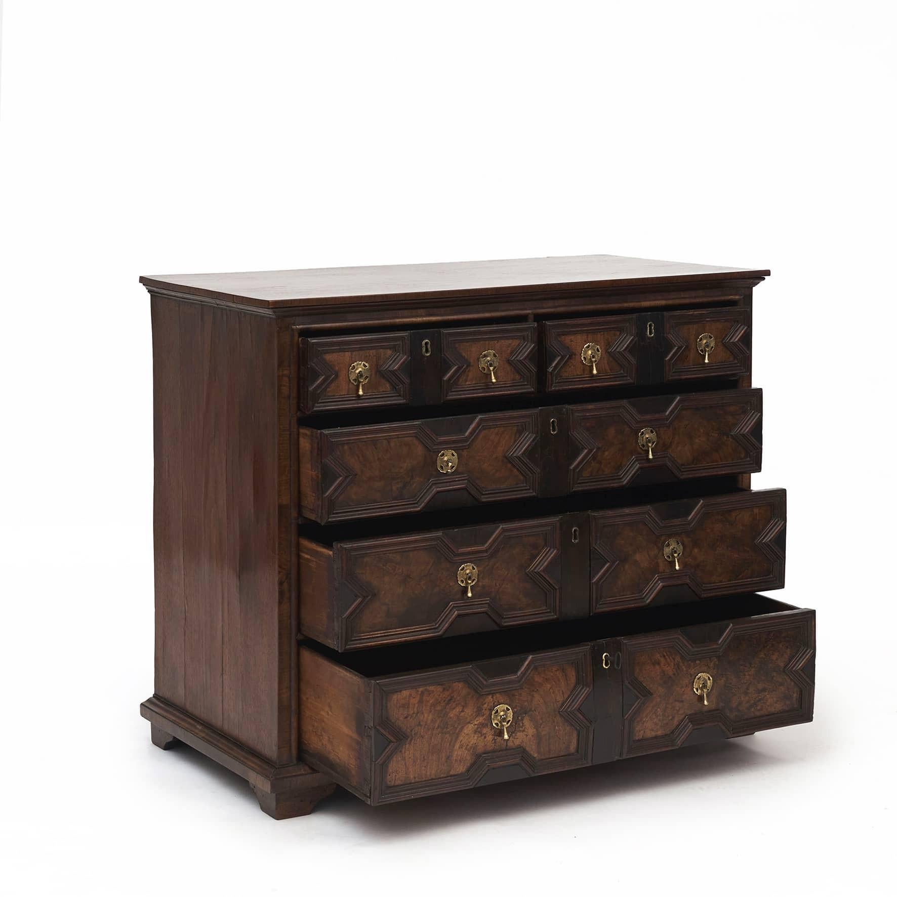 English 18th Century George I Jacobean Chest of Drawers In Good Condition For Sale In Kastrup, DK