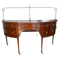 Anglais 18ème siècle George III Mahogany Demi-Lune Sideboard circa 1790.