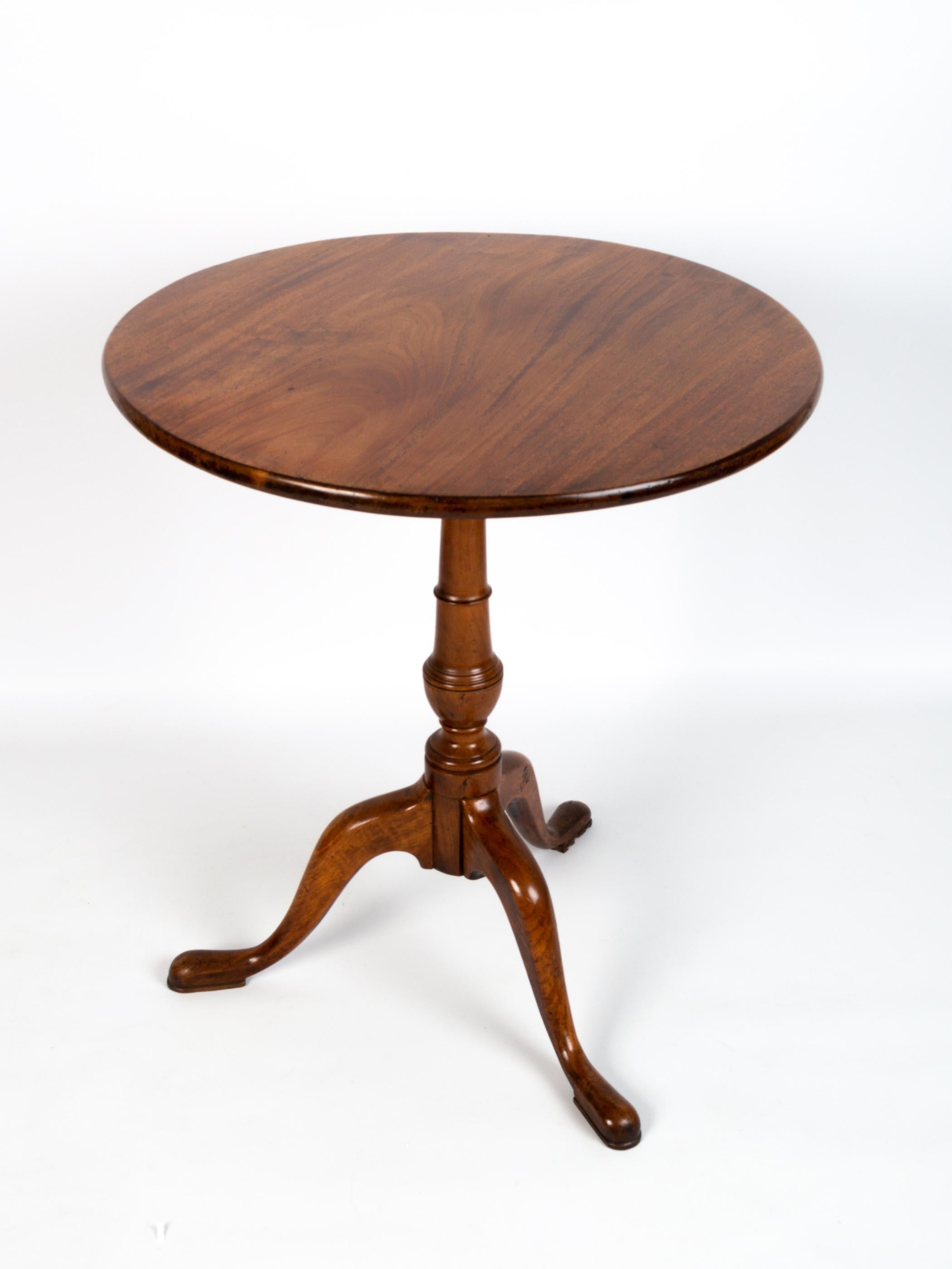 English 18th Century George III Mahogany Tripod Table England, C.1790 In Good Condition For Sale In London, GB