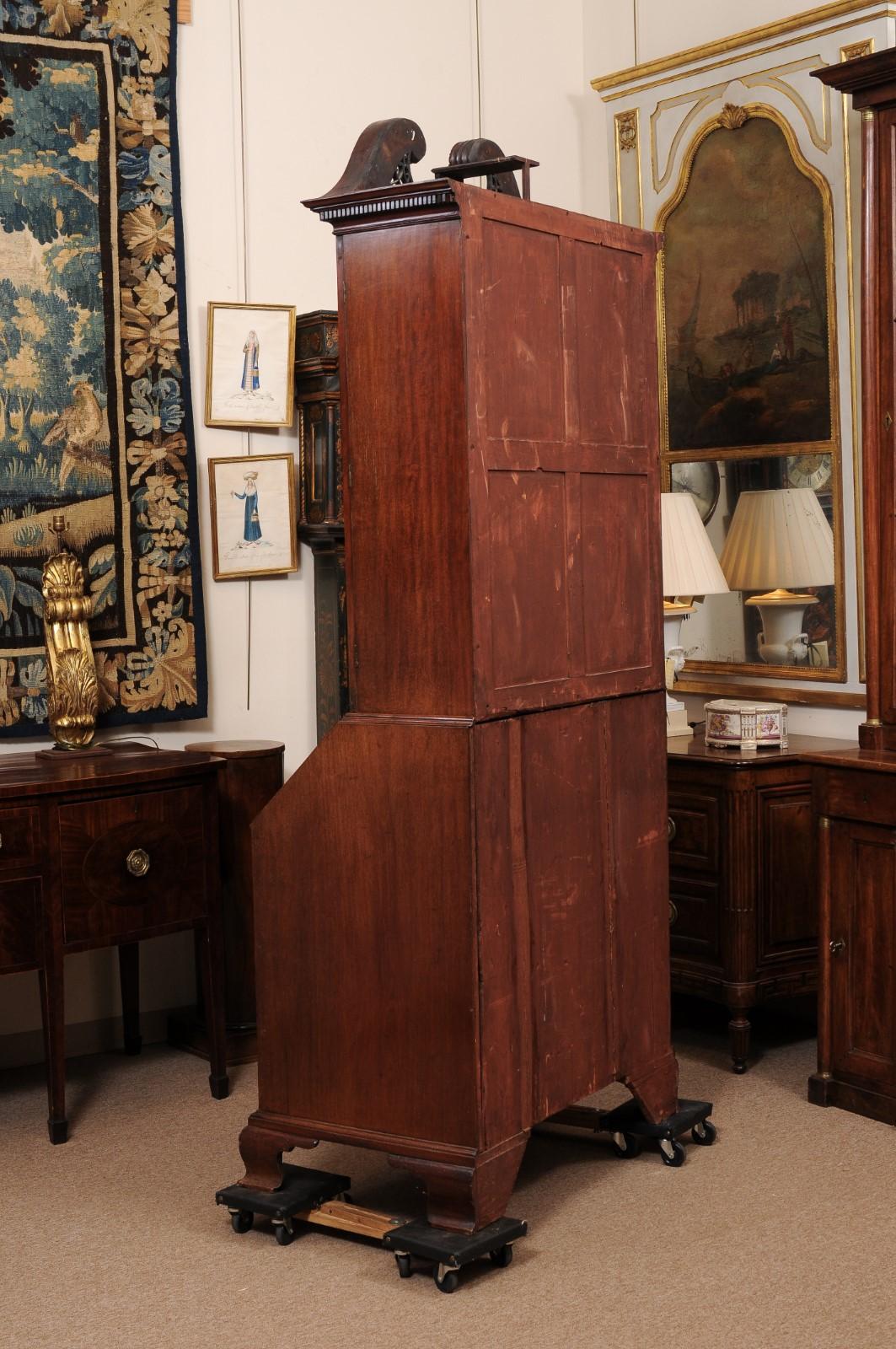 English 18th Century Georgian Mahogany Bureau Bookcase with Swan Neck Pediment For Sale 7