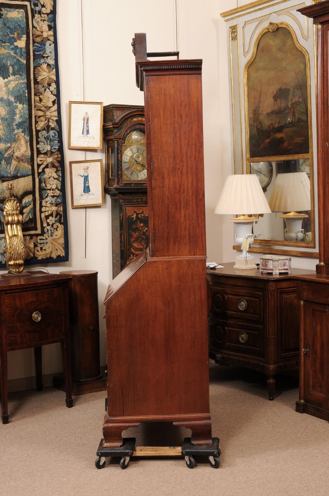 English 18th Century Georgian Mahogany Bureau Bookcase with Swan Neck Pediment For Sale 8