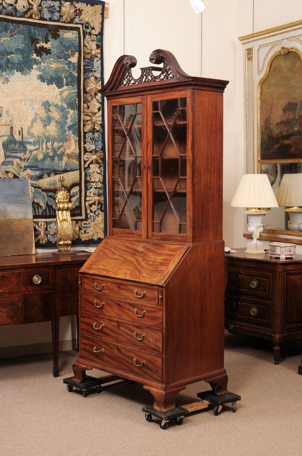 English 18th Century Georgian Mahogany Bureau Bookcase with Swan Neck Pediment For Sale 9