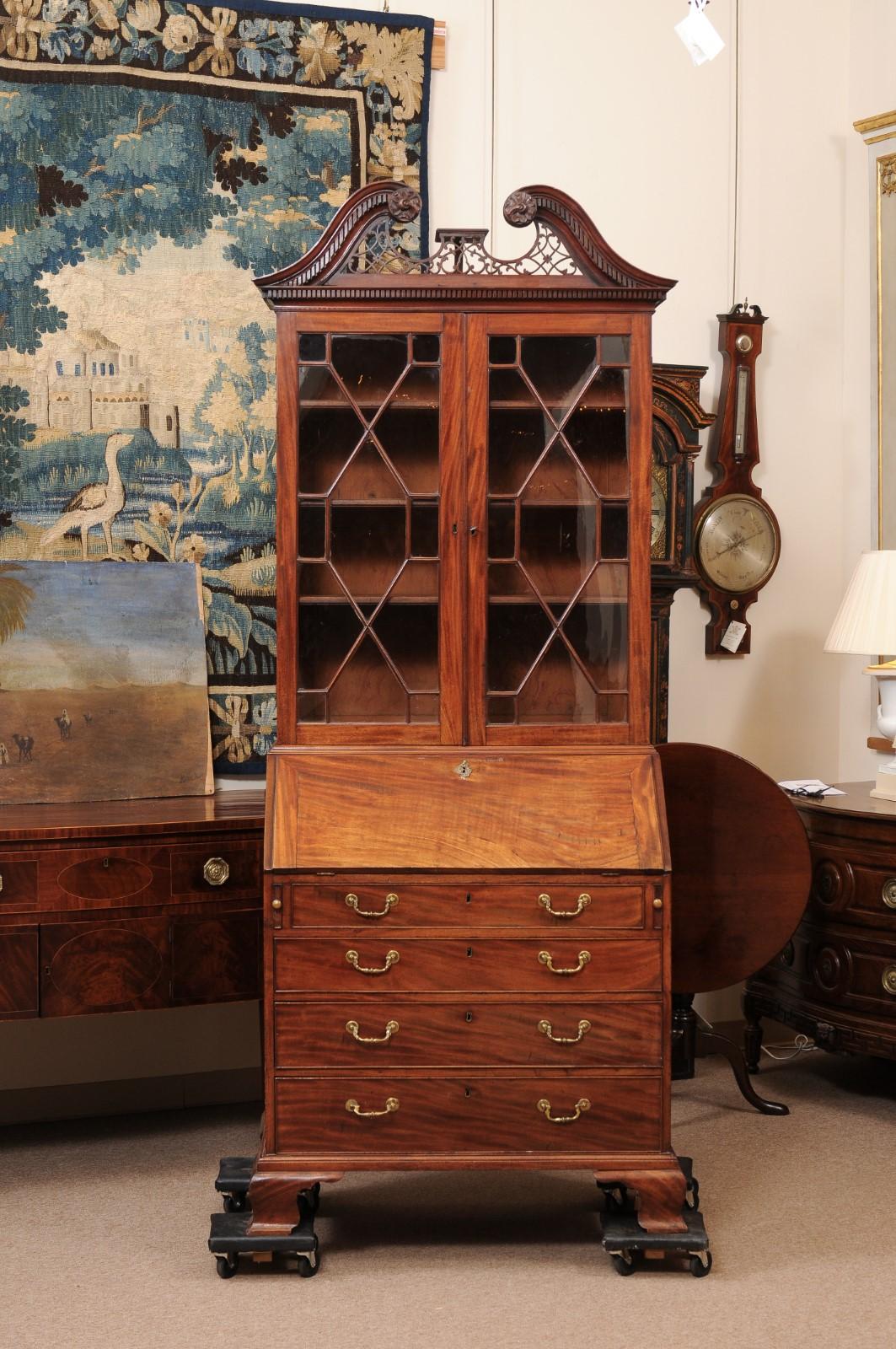 English 18th Century Georgian Mahogany Bureau Bookcase with Swan Neck Pediment For Sale 10