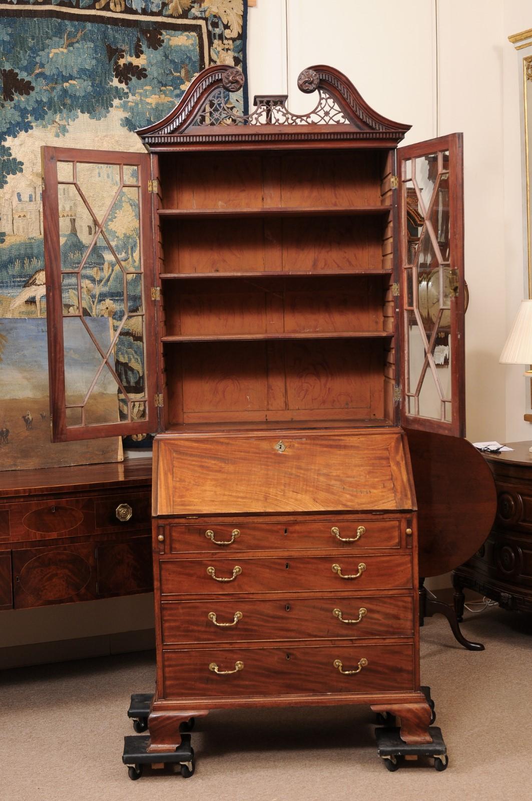 English 18th Century Georgian Mahogany Bureau Bookcase with Swan Neck Pediment For Sale 12