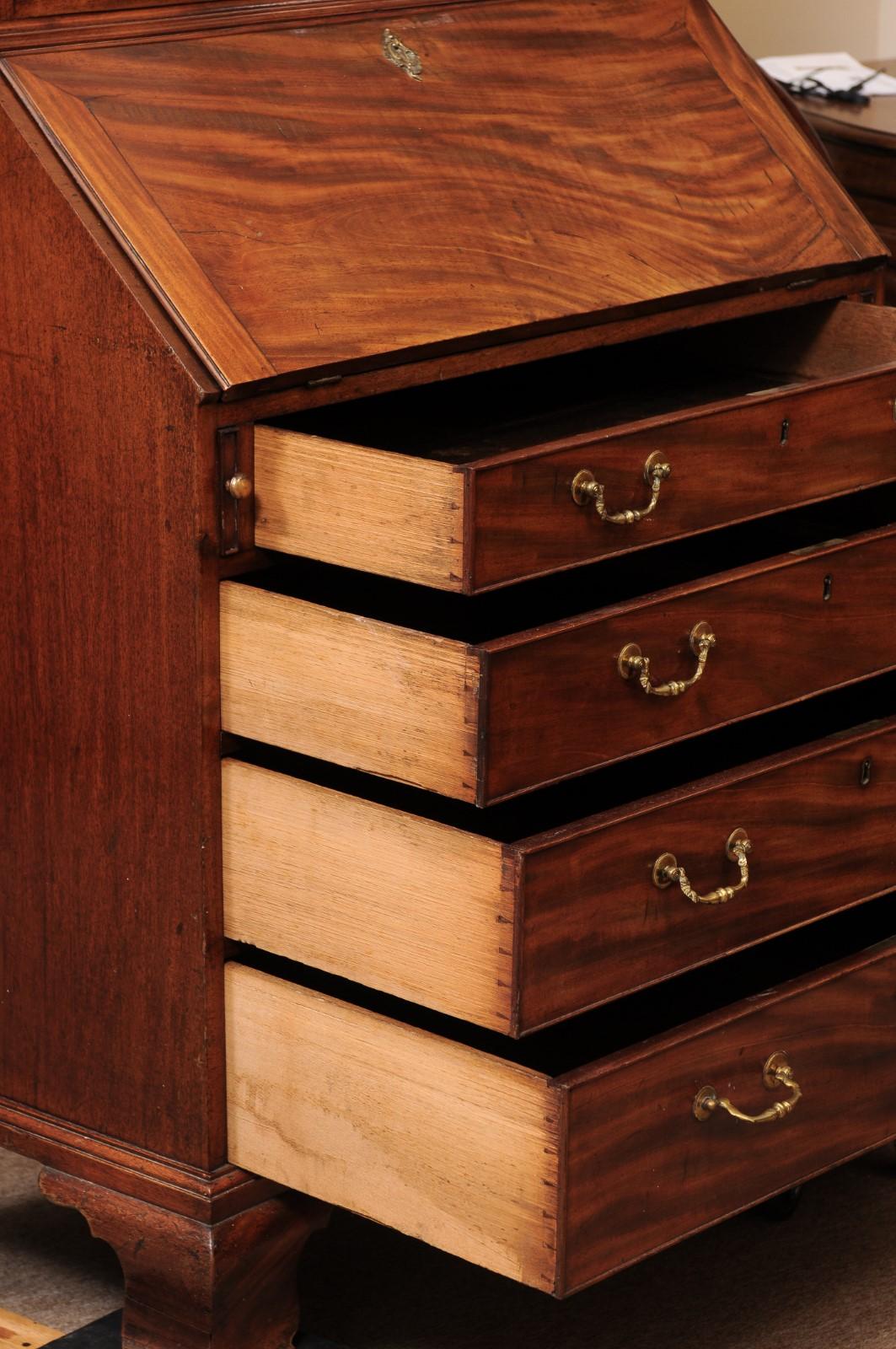 English 18th Century Georgian Mahogany Bureau Bookcase with Swan Neck Pediment For Sale 3