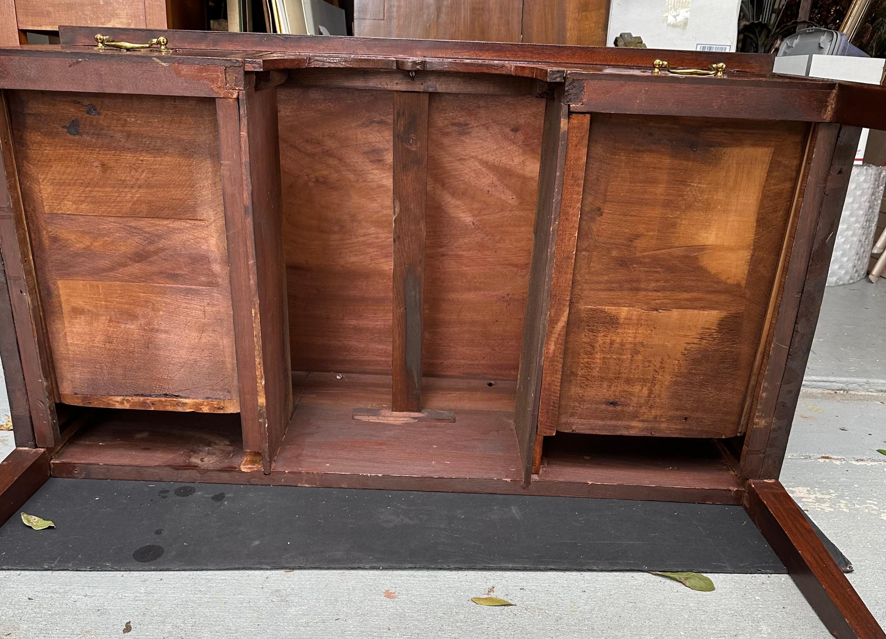 Silla baja inglesa de caoba georgiana del siglo XVIII Chippendale. en venta 5