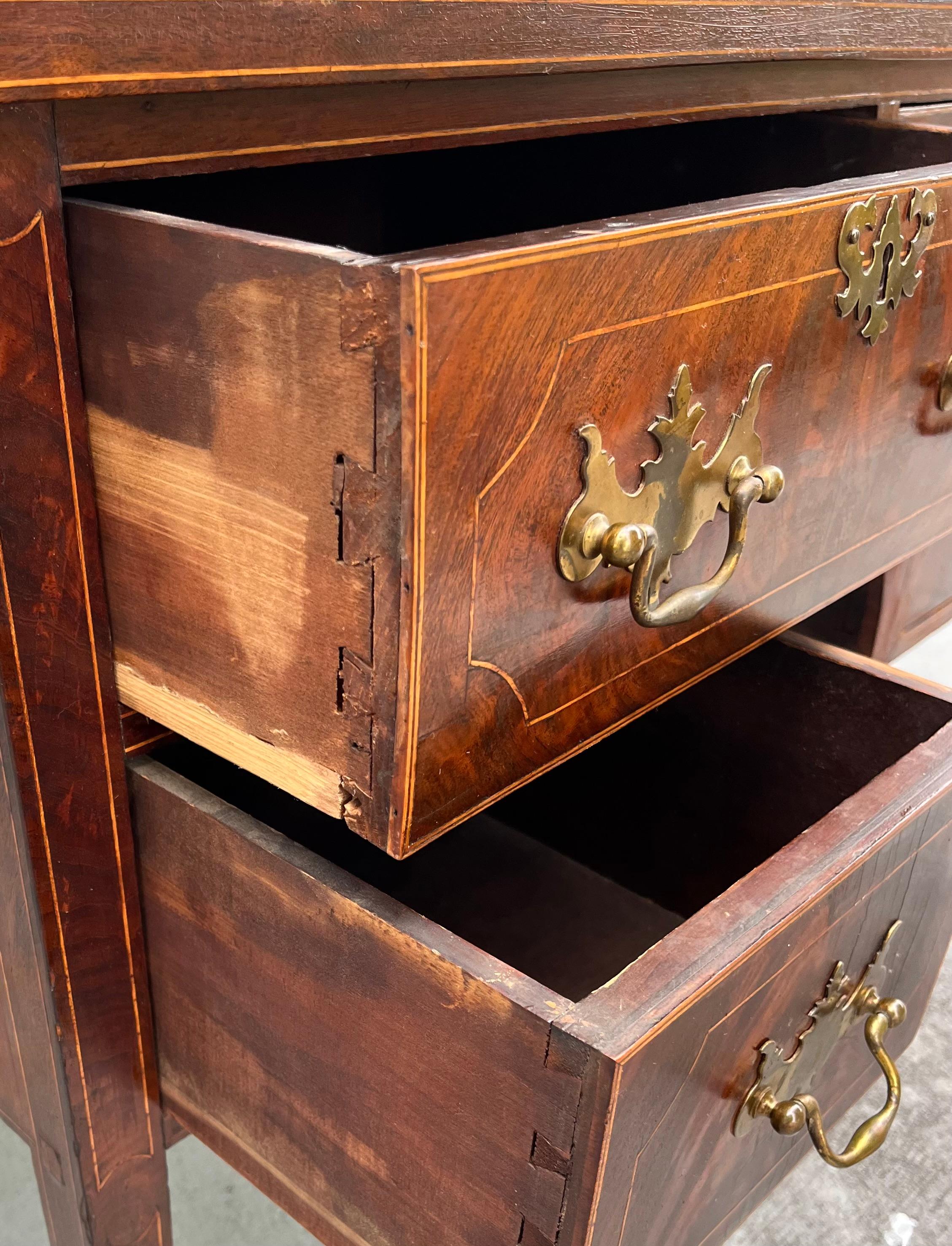 Silla baja inglesa de caoba georgiana del siglo XVIII Chippendale. Jorge III en venta