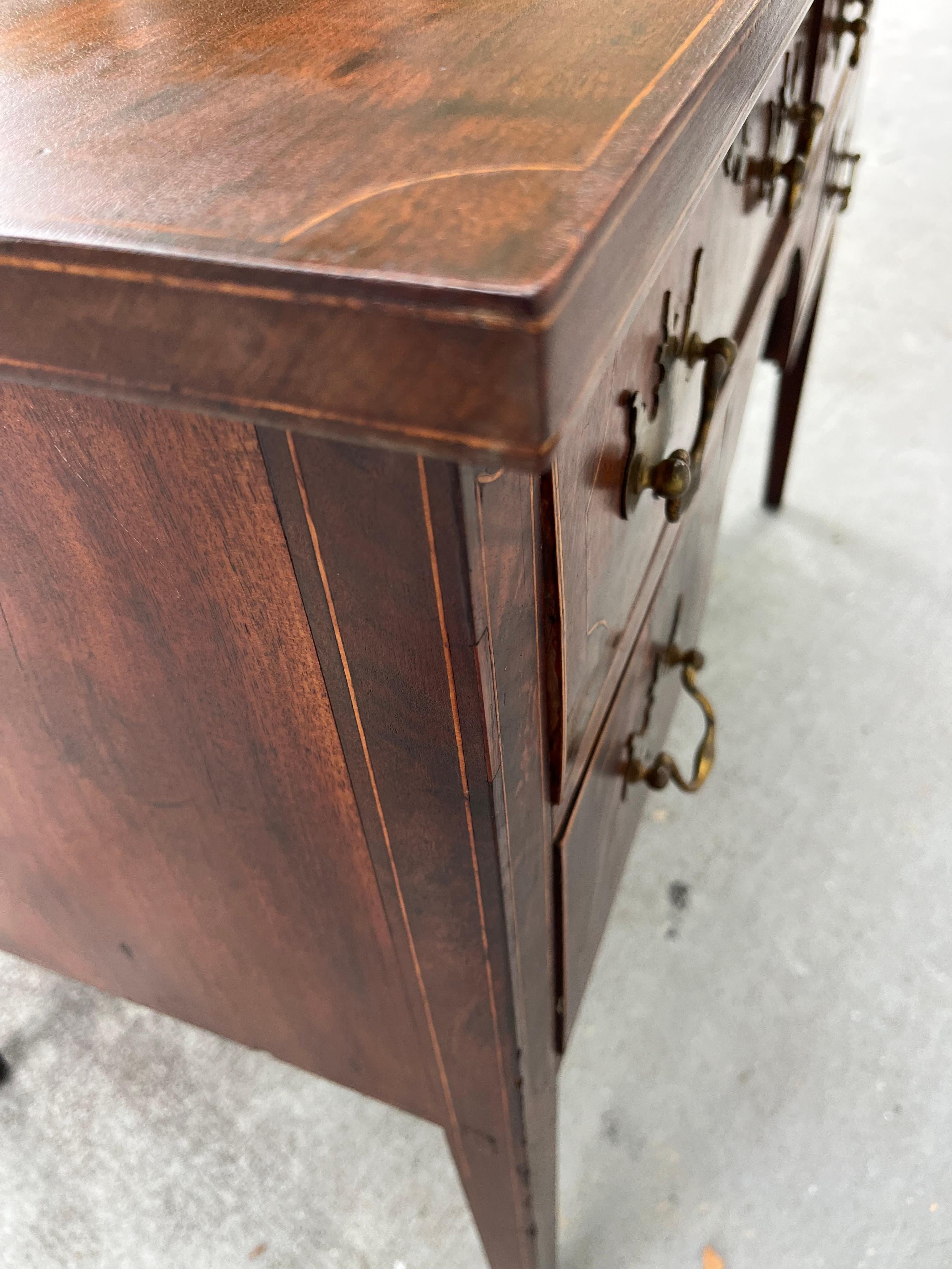 Silla baja inglesa de caoba georgiana del siglo XVIII Chippendale. Inglés en venta