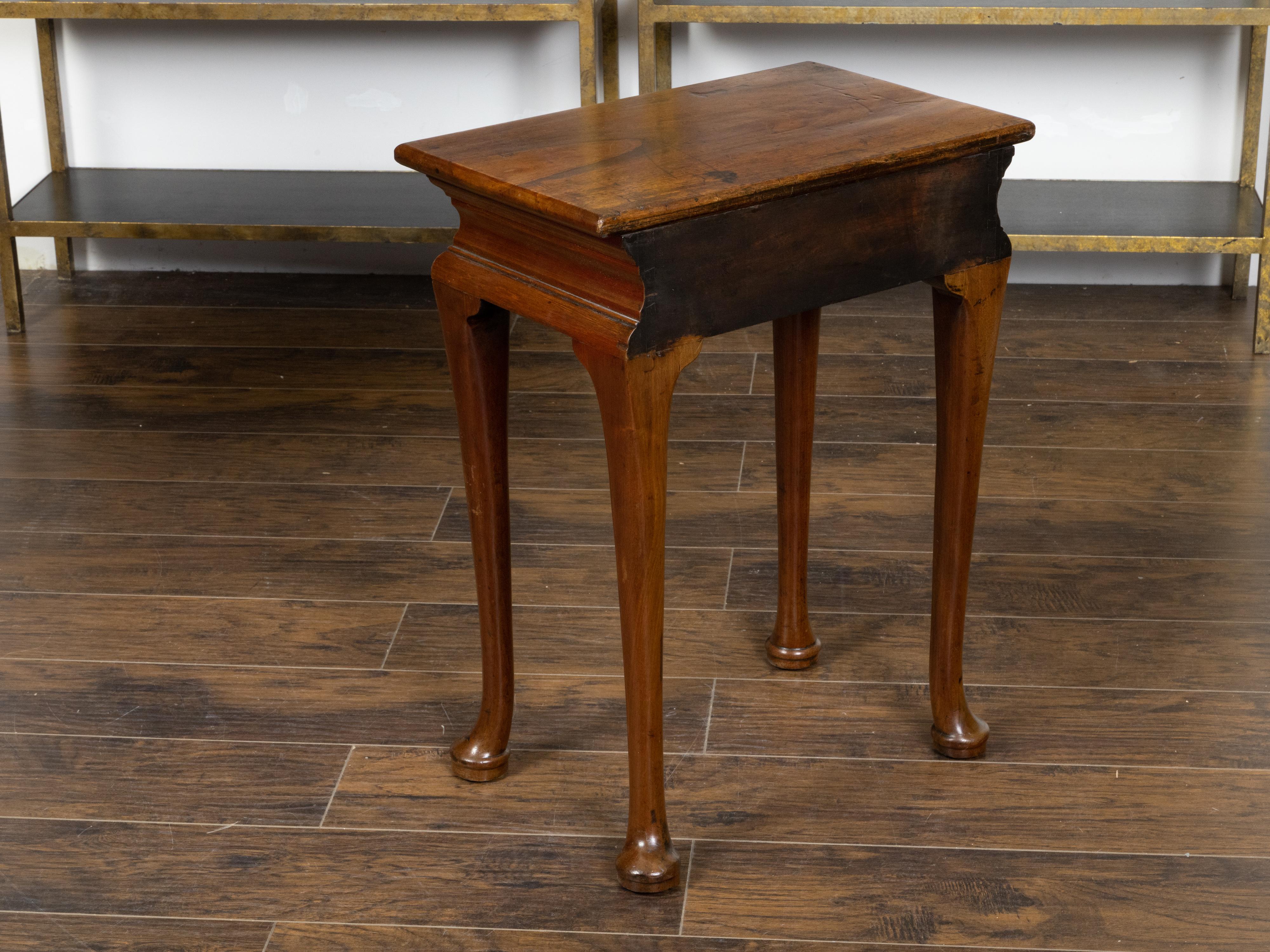 English 18th Century Georgian Period Walnut Console Table with Pad Feet For Sale 1