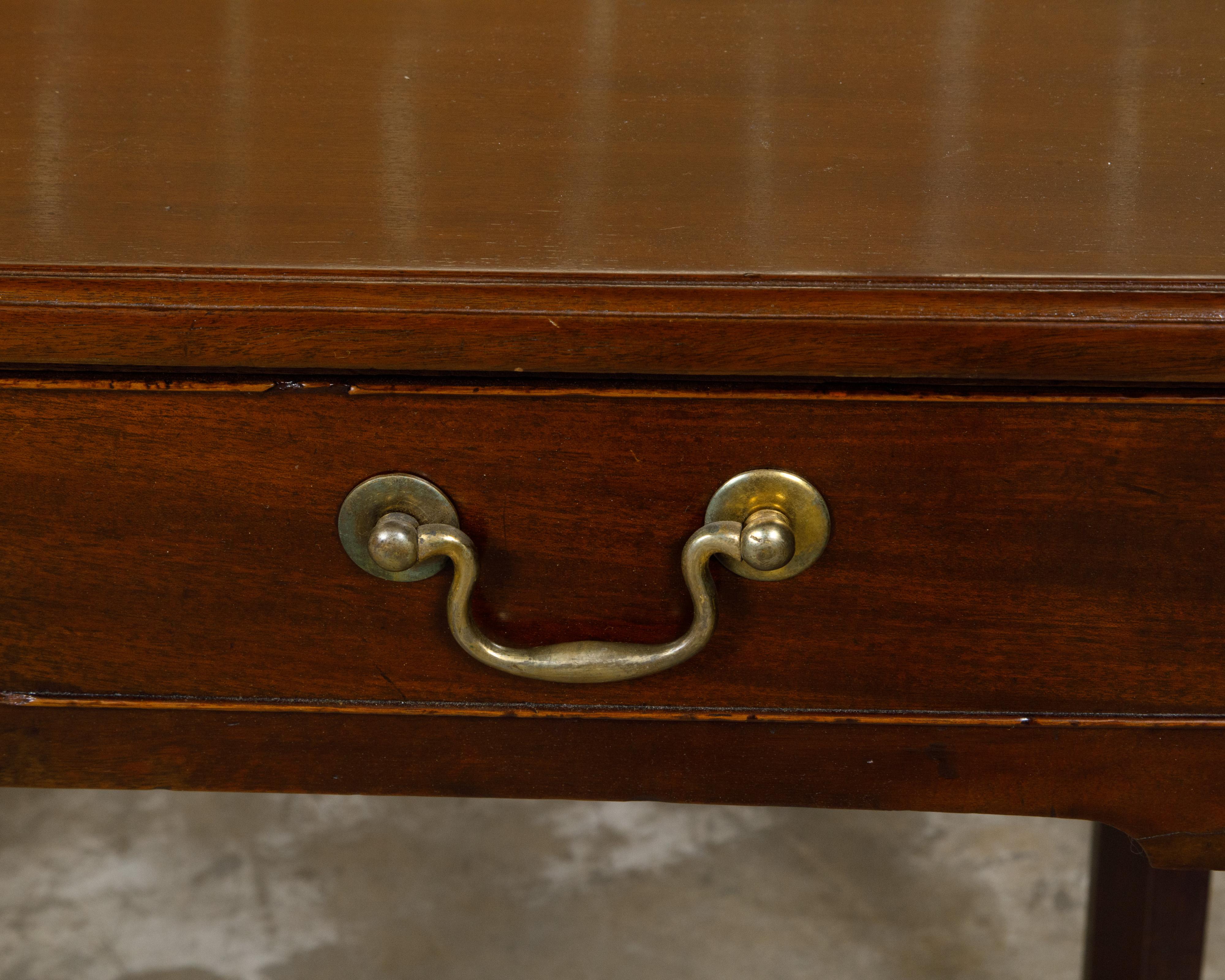 Table d'appoint en noyer d'époque géorgienne anglaise du XVIIIe siècle avec un seul tiroir en vente 3