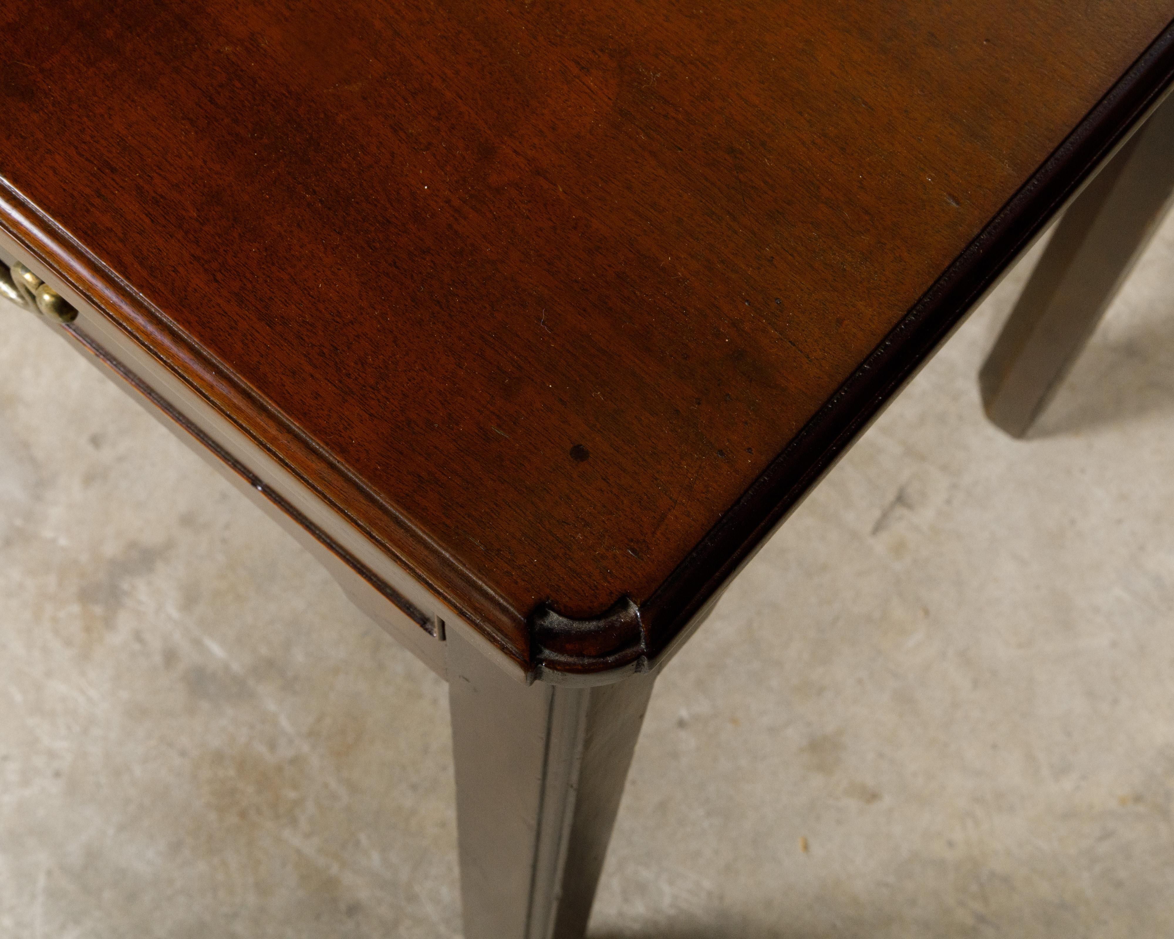 Table d'appoint en noyer d'époque géorgienne anglaise du XVIIIe siècle avec un seul tiroir en vente 6