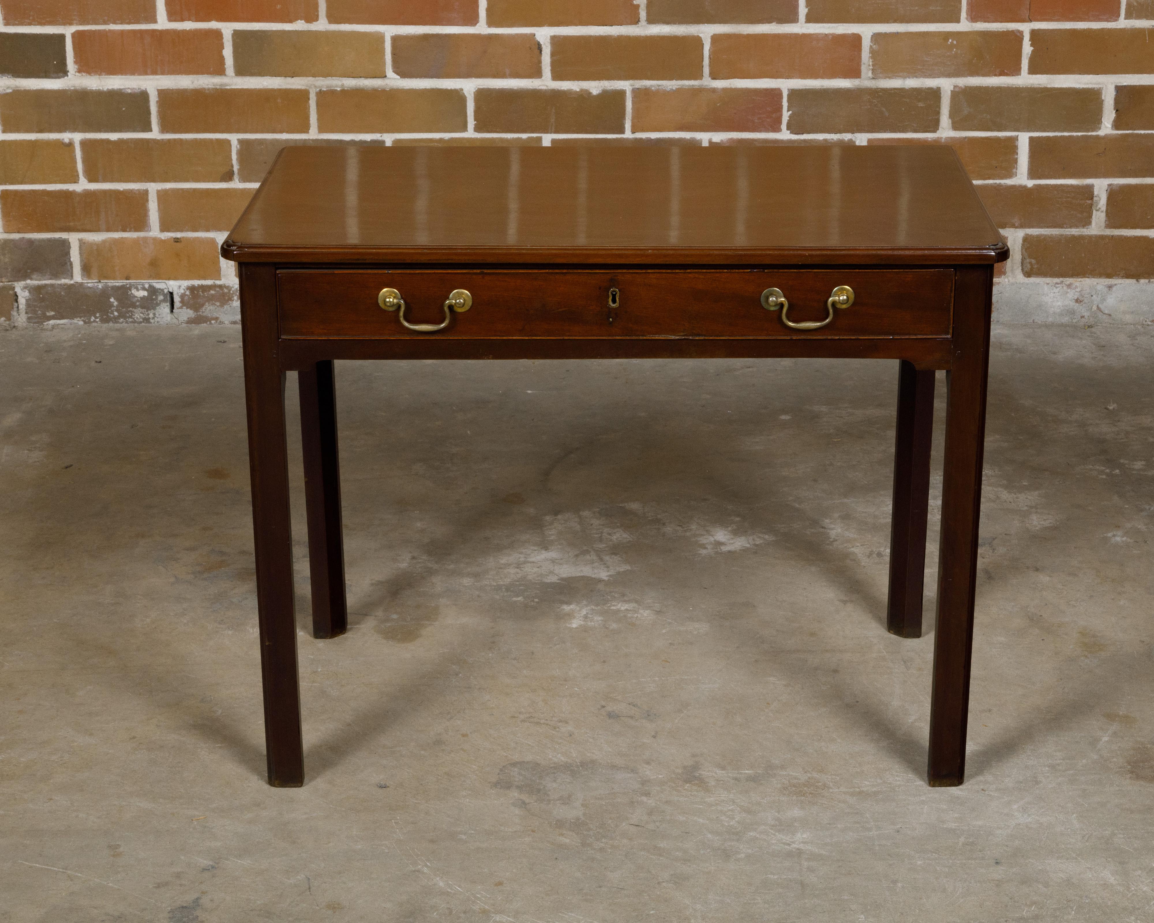 Table d'appoint en noyer d'époque géorgienne anglaise du XVIIIe siècle avec un seul tiroir en vente 7