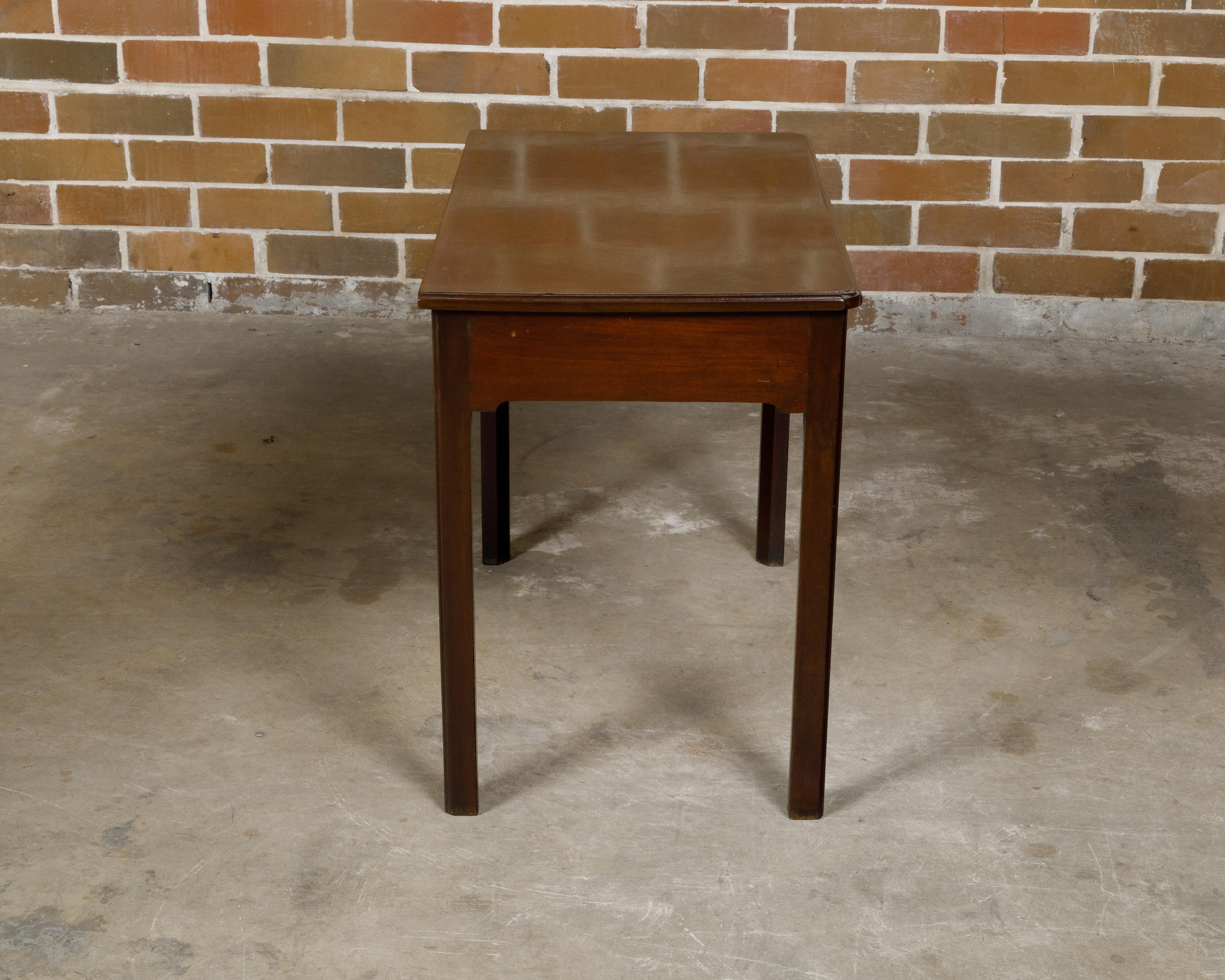 Georgien Table d'appoint en noyer d'époque géorgienne anglaise du XVIIIe siècle avec un seul tiroir en vente