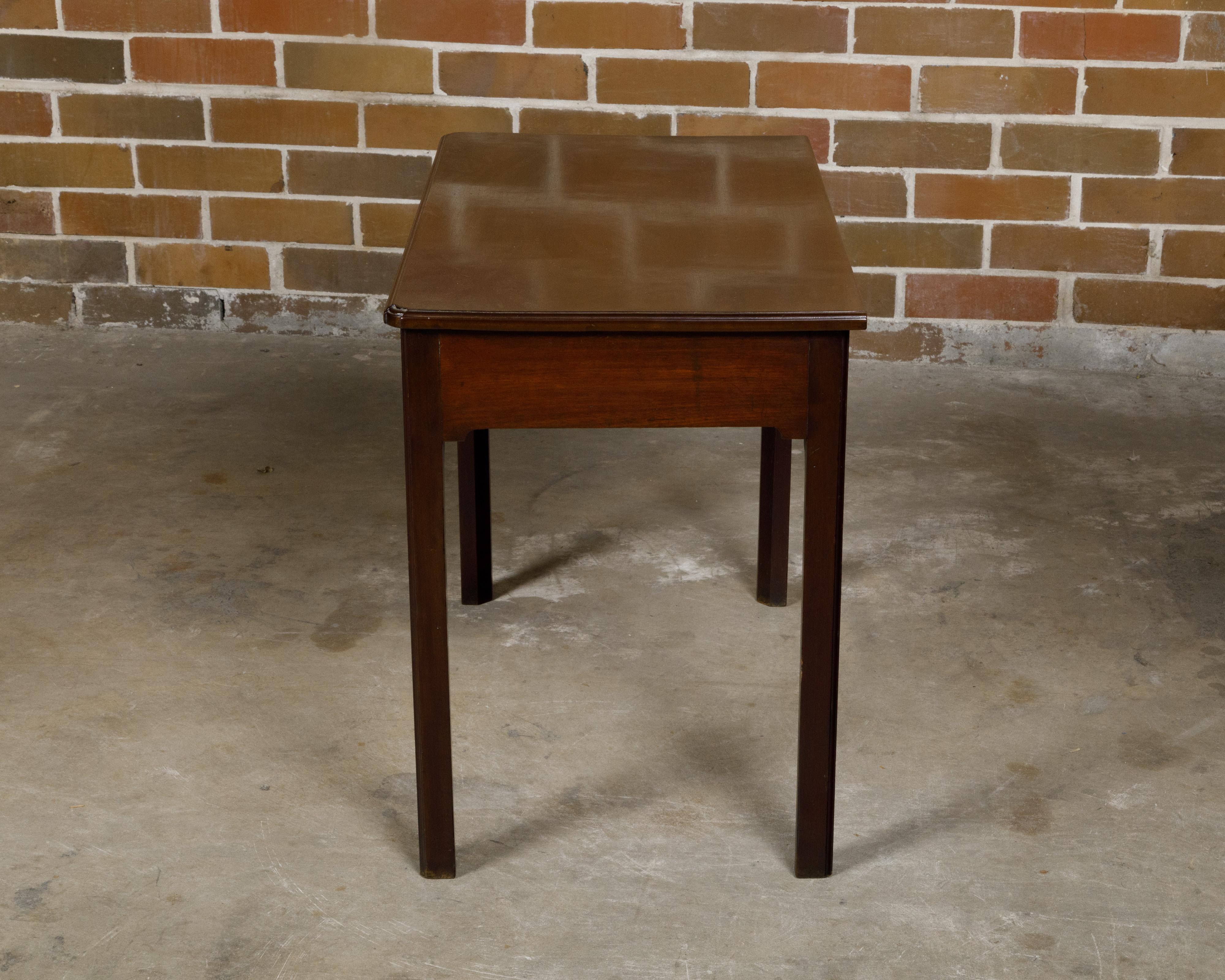 Table d'appoint en noyer d'époque géorgienne anglaise du XVIIIe siècle avec un seul tiroir Bon état - En vente à Atlanta, GA