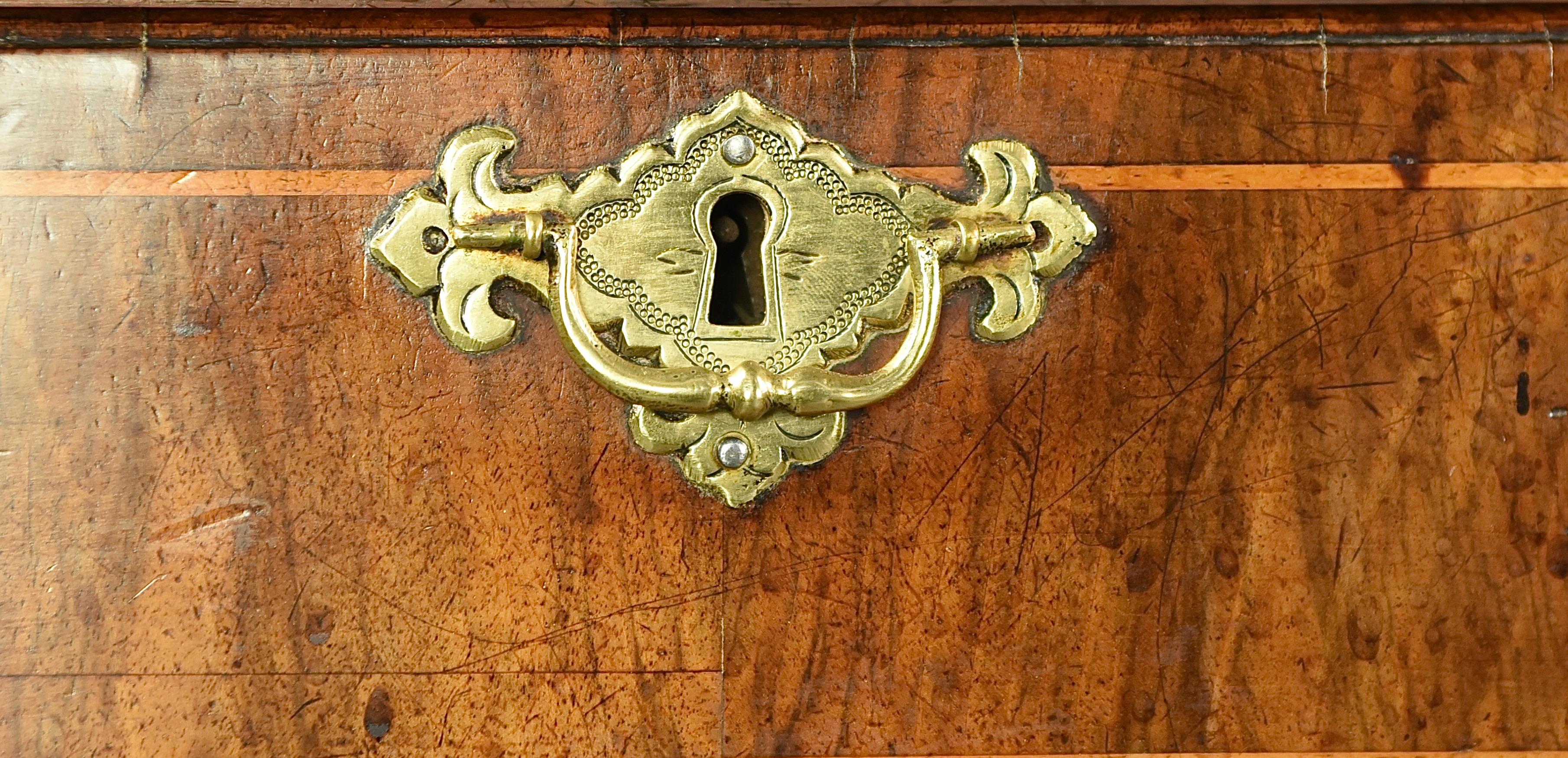 English 18th century Georgian walnut commode /chest of drawers  2