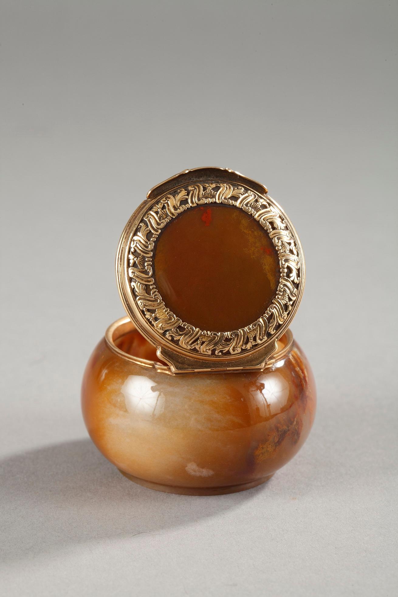 Englische Schnupftabakdose aus Achat mit Goldmontierung aus dem 18. Jahrhundert (George II.) im Angebot