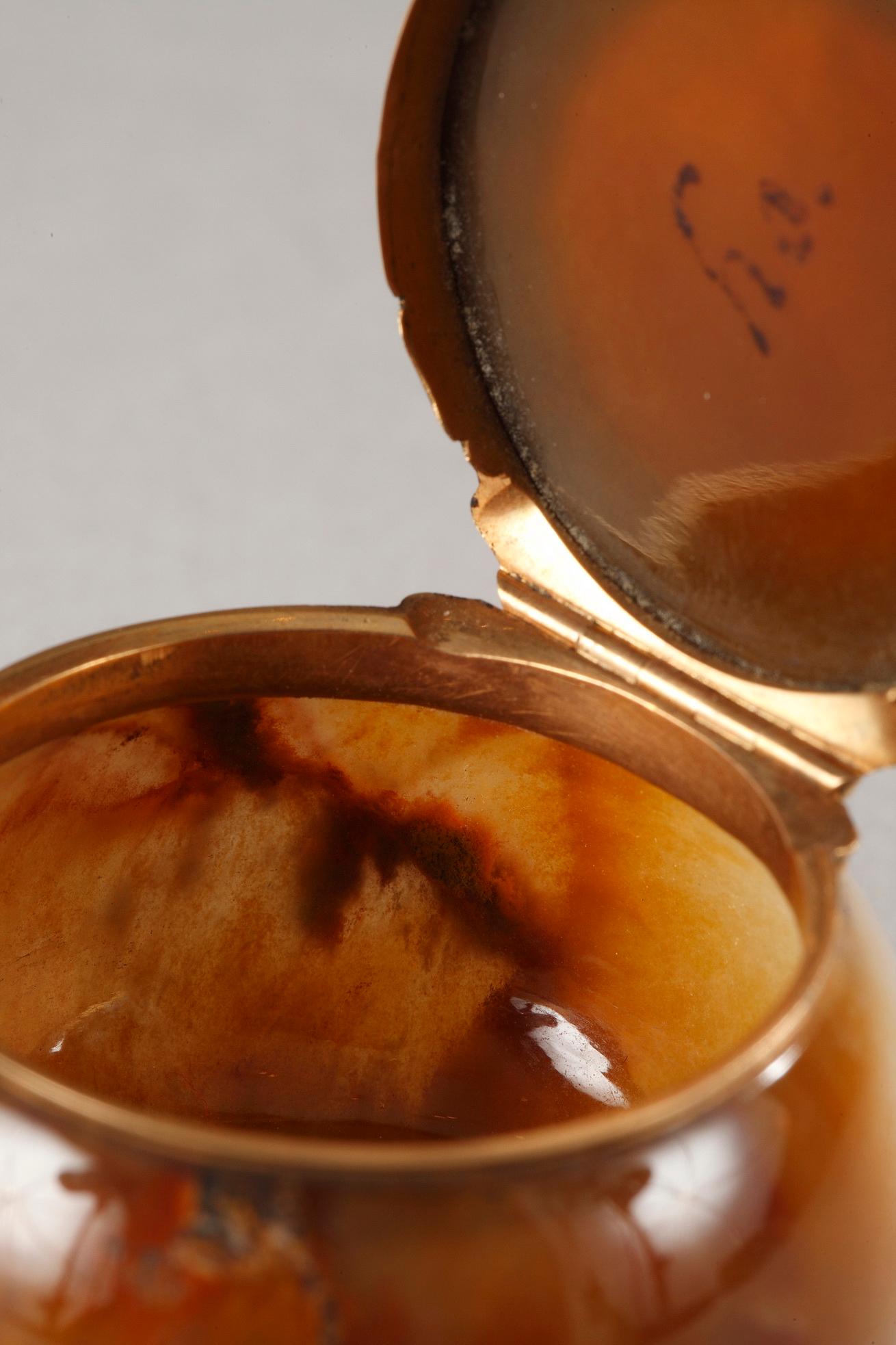 Englische Schnupftabakdose aus Achat mit Goldmontierung aus dem 18. Jahrhundert im Angebot 4