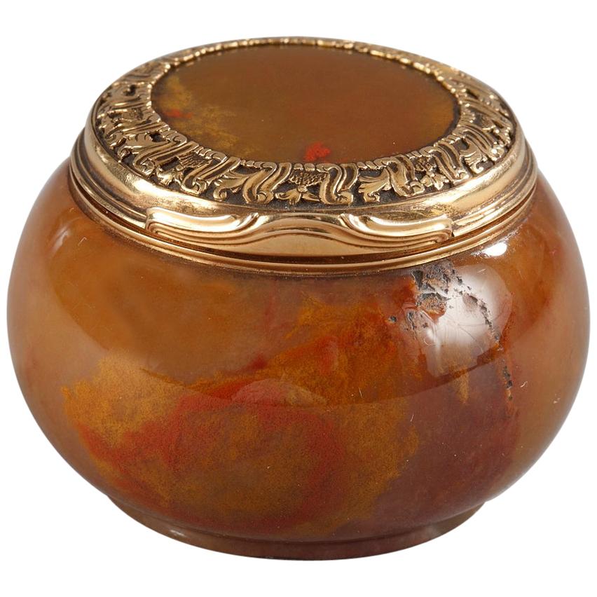 English 18th Century Gold-Mounted Agate Snuff-Box For Sale